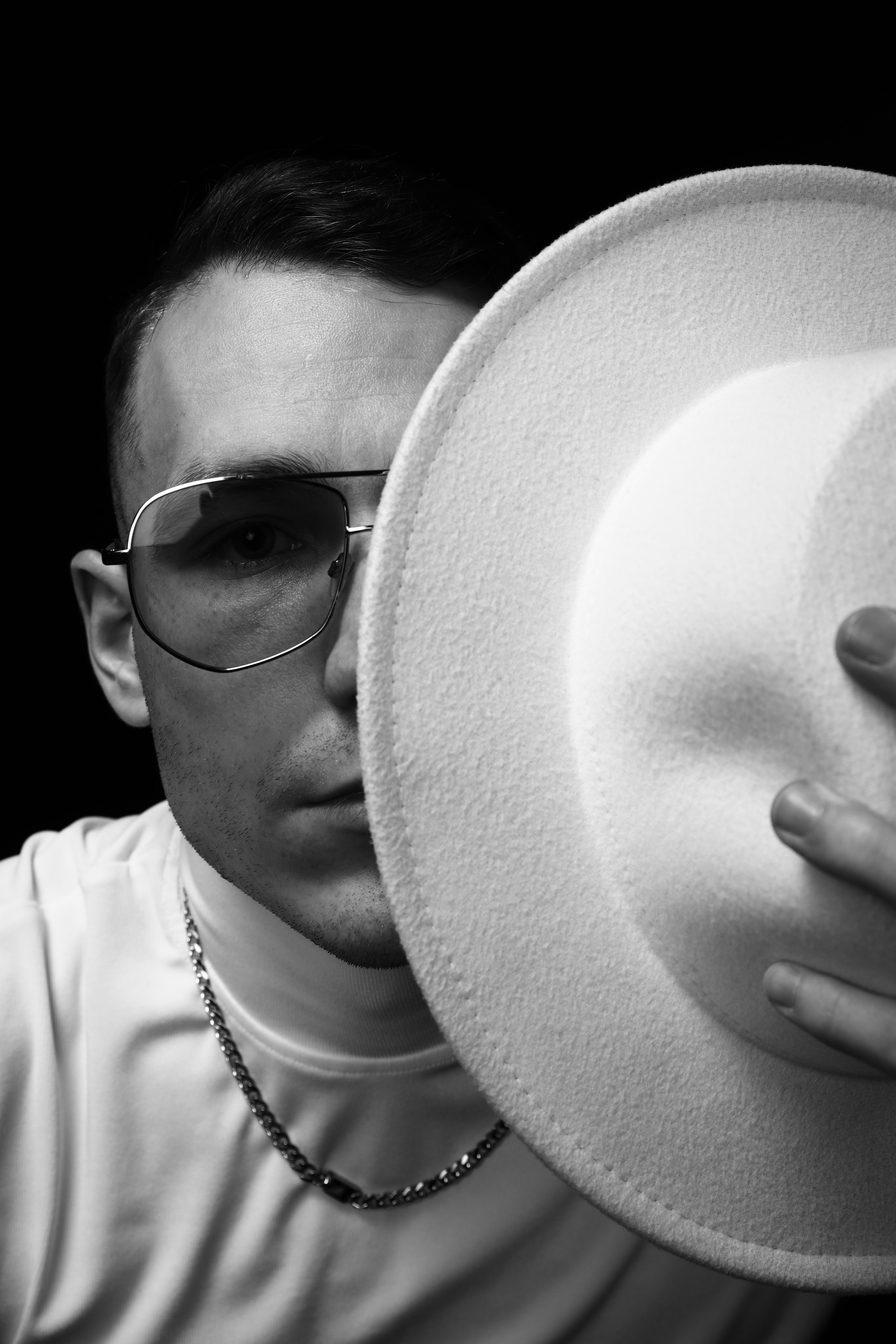 The White hat Alex. Профессиональный фотограф в Воронеже Владислав Крылов