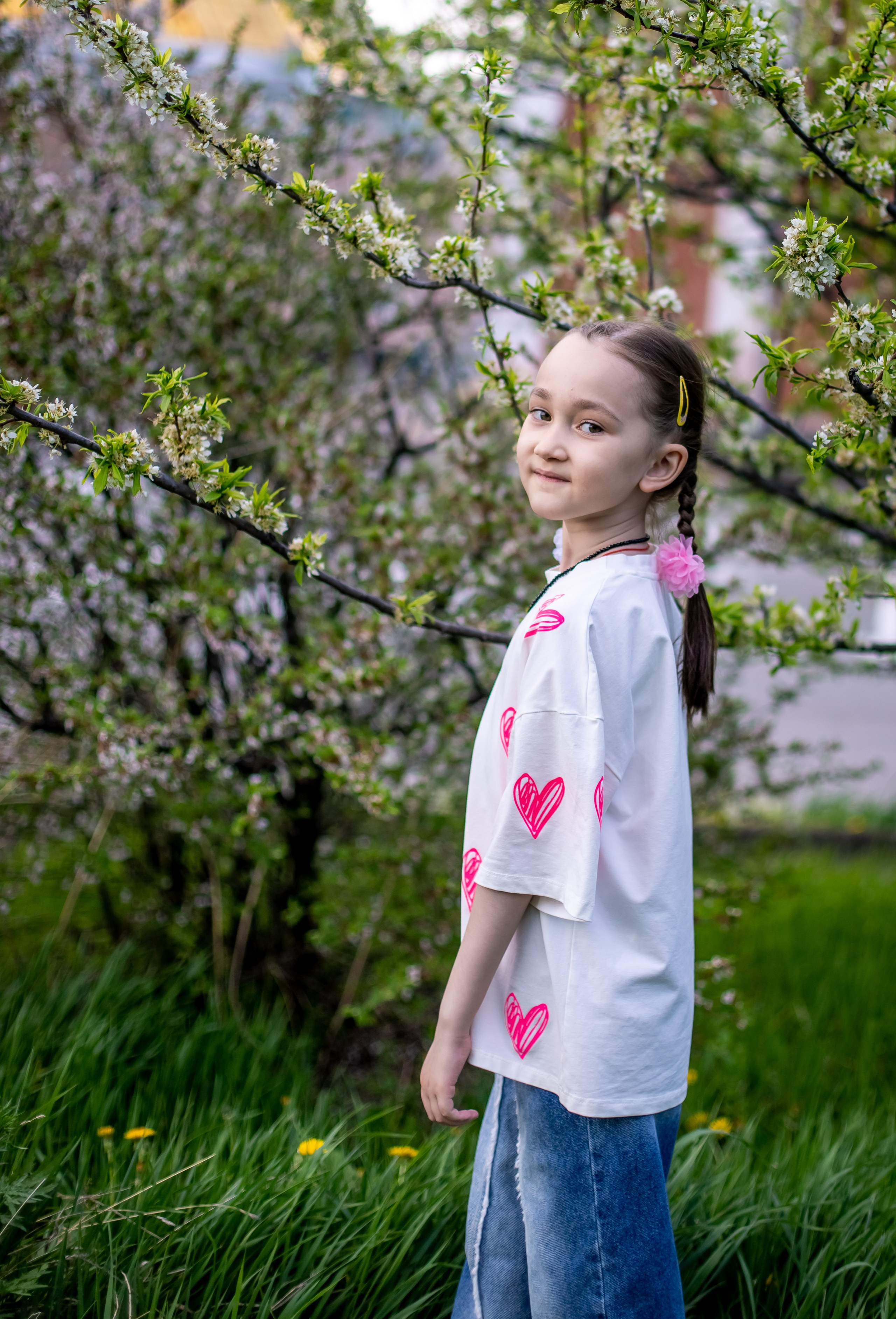 Мадина в цветущем парке. Семейный и детский фотограф в Хабаровске Алевтина Проскурякова