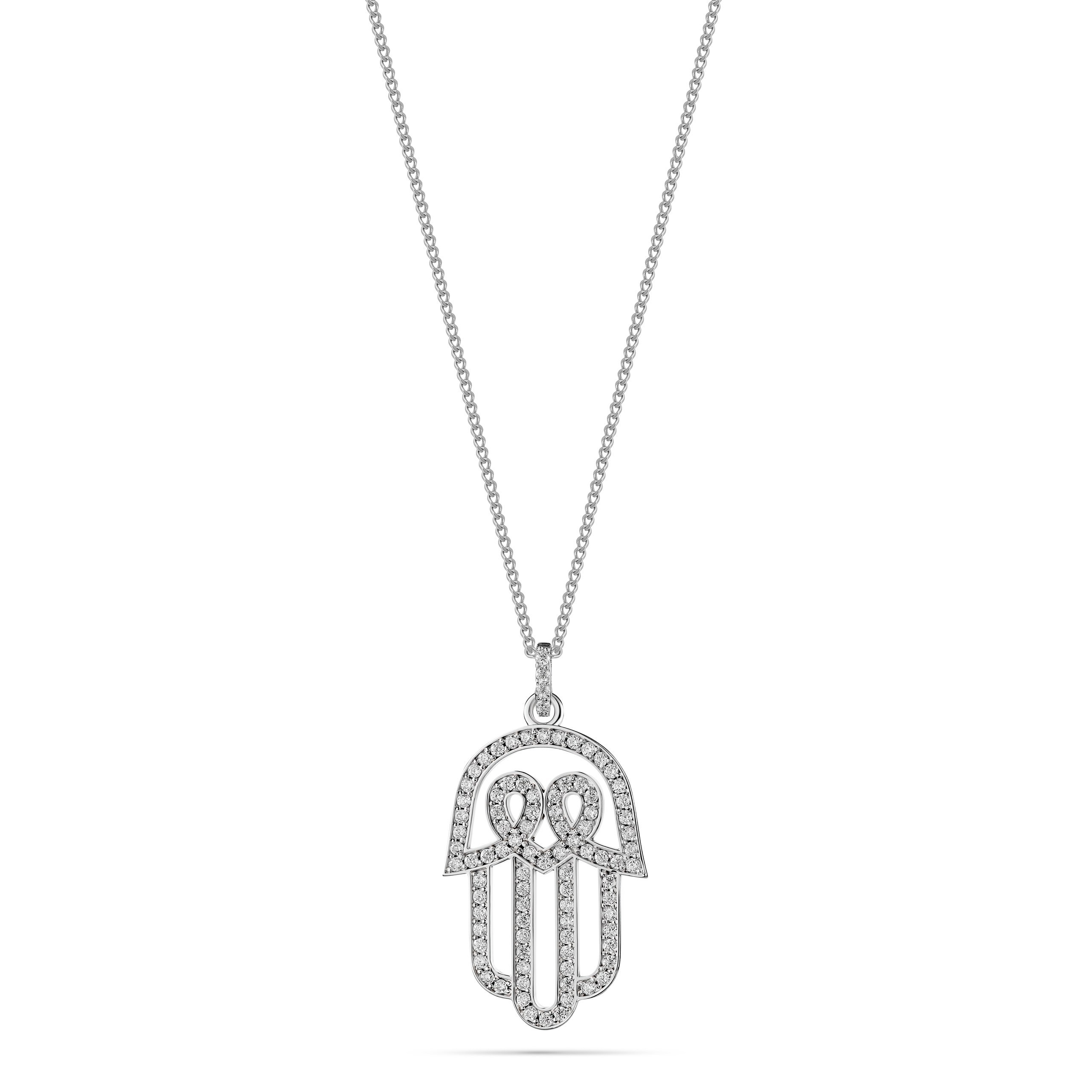 Профессиональная предметная фотосъёмка серебряной подвески в форме хамсы с цирконами, студийная съёмка для ювелирного каталога.