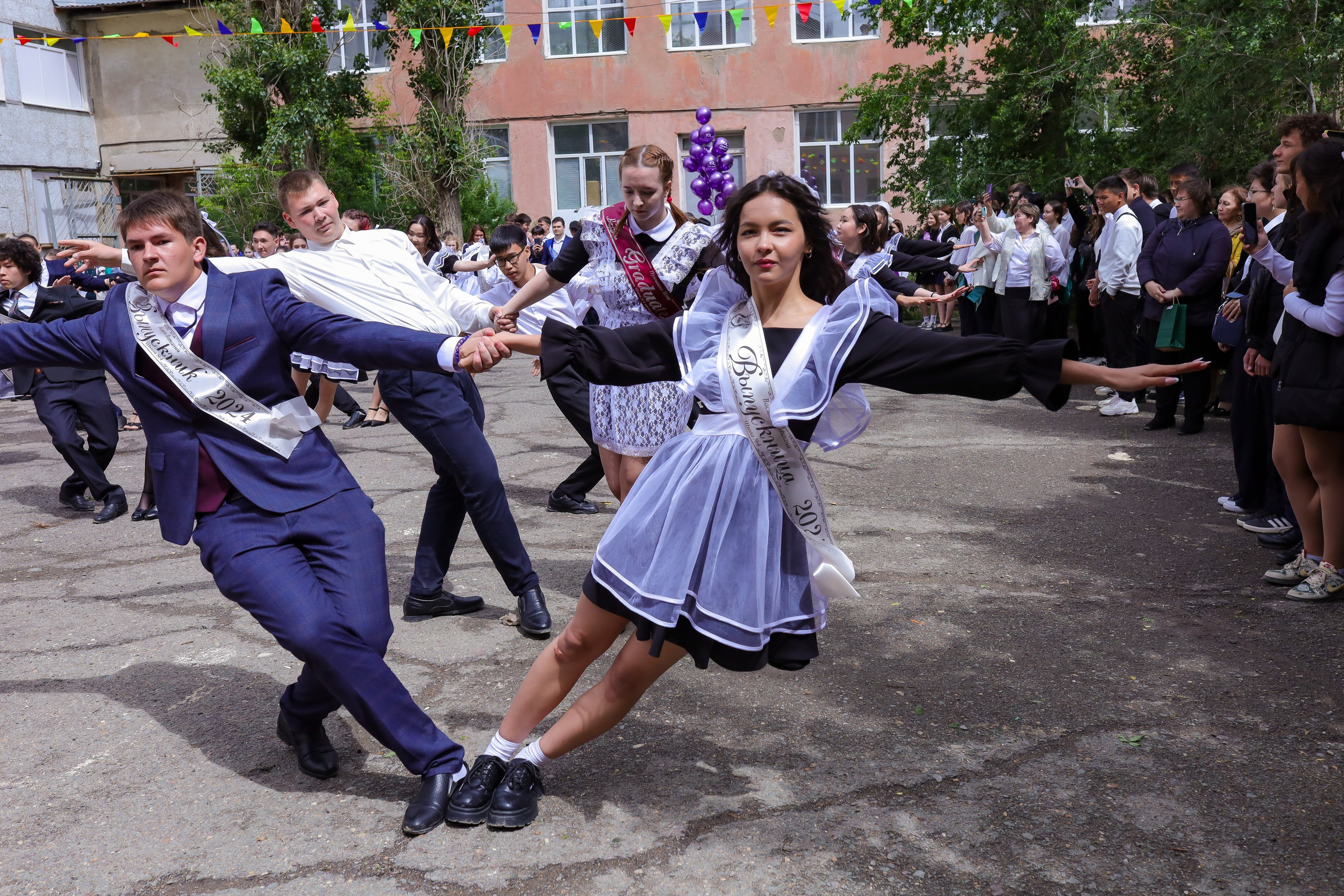 Выпускники. Фотограф в Жезказгане. Графический дизайнер
