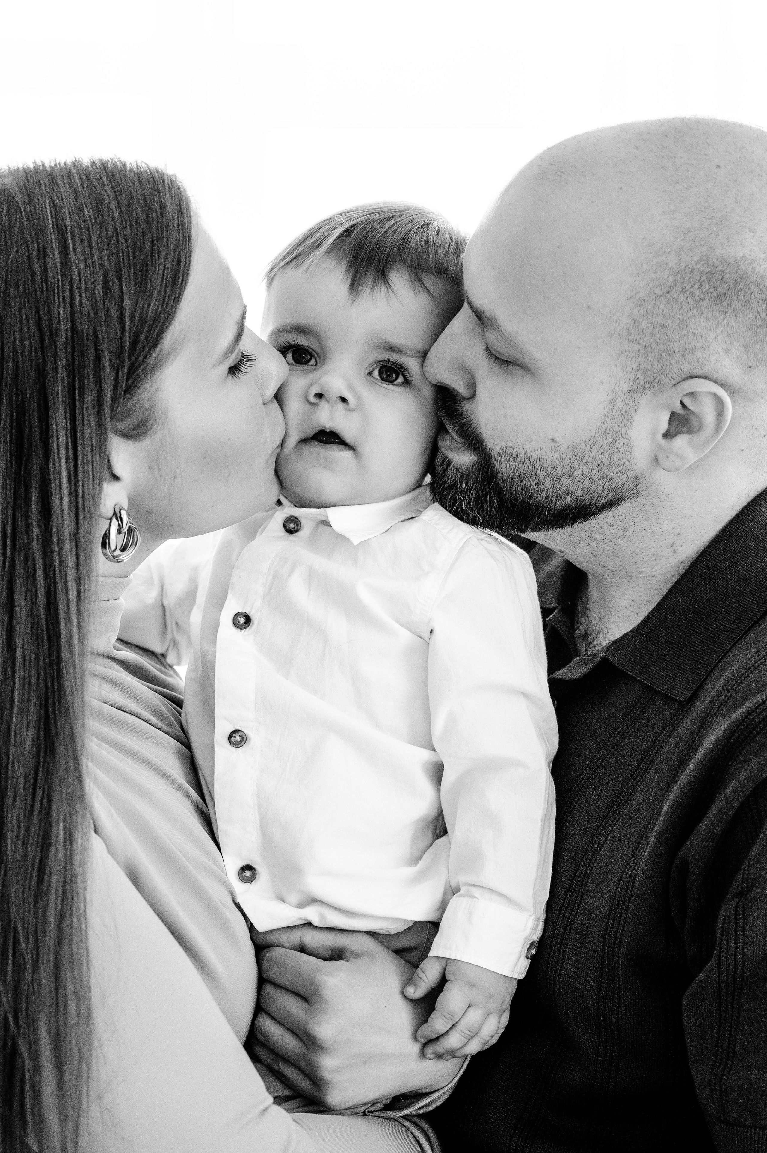 Семейная съемка. Профессиональный фотограф беременности в СПБ. Стильные фотосессии беременности в стиле минимализм и классическая фотография