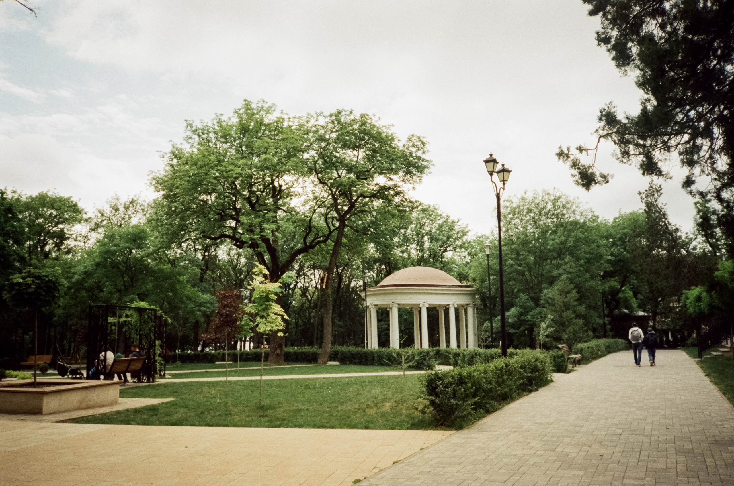 Прогулка в Курортном парке. Ессентуки. Фотограф-документалист Мария Осокина