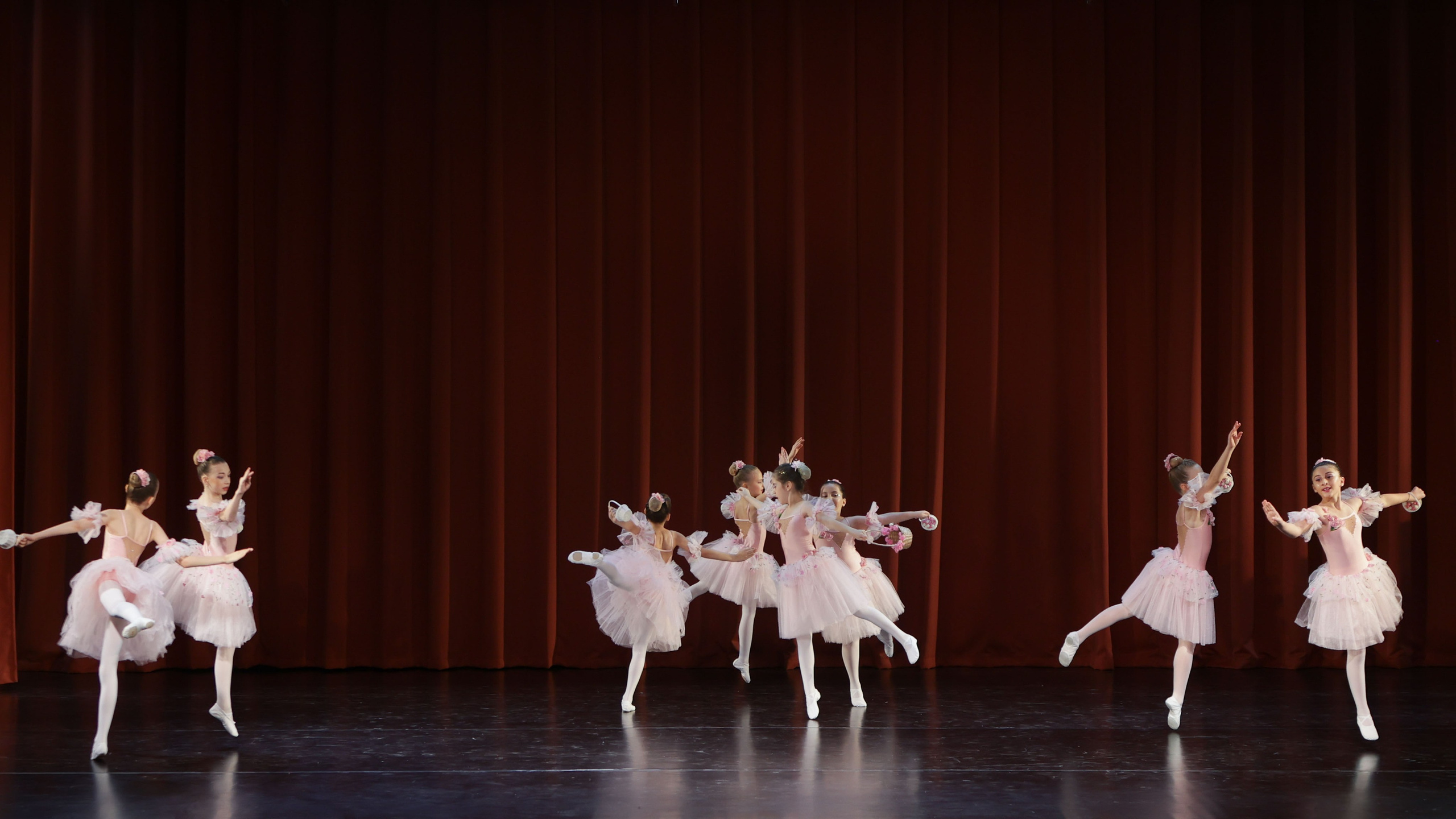 Фестиваль хореографического искусства «КУБОК ЛЕГЕНДЫ — 2025». Выпускные альбомы и школьный фотограф в Подольске, Троицке, Щербинке, Москве и Московской области