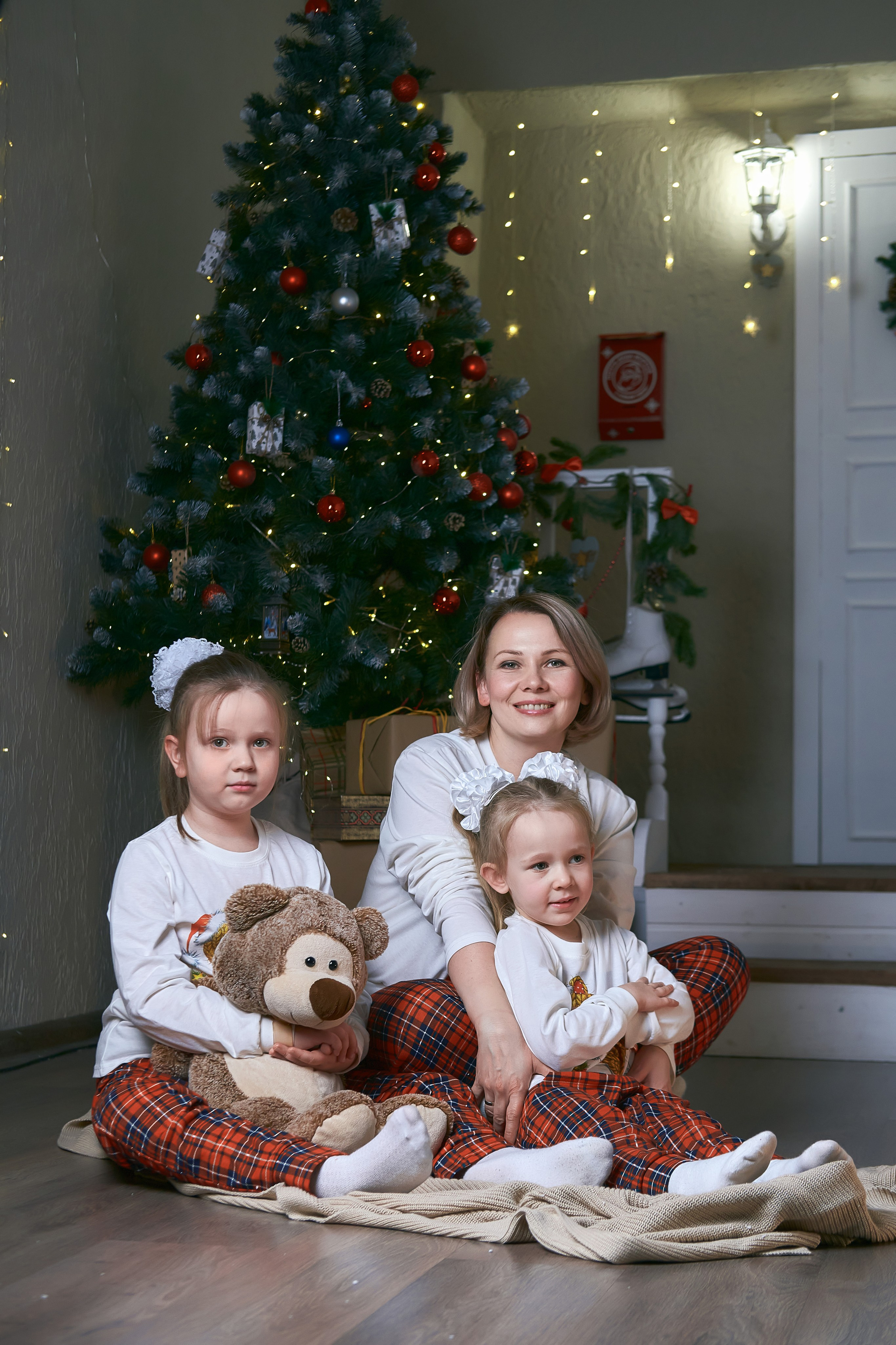 Наталья с дочками_Новогодняя съёмка. Семейный и женский фотограф в Новомосковске и Узловой Михеева Татьяна