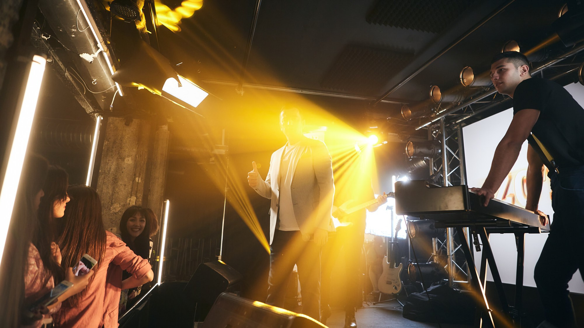 Фотограф на съёмке рекламы Билайн — бэкстейдж и закулисье. Репортажный фотограф в Москве — Дмитрий Тарасов | Съёмка мероприятий, концертов, корпоративов