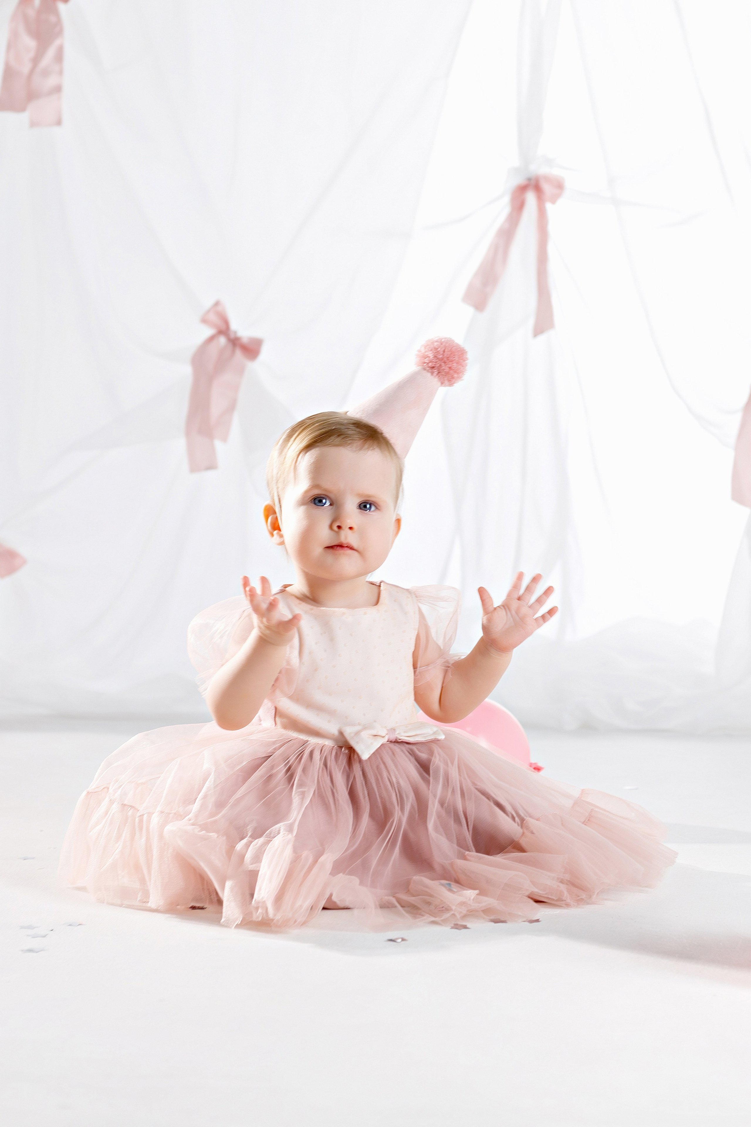 Детская фотосессия на 1 годик с декорациями в Сочи. Детский студийный фотограф Сочи