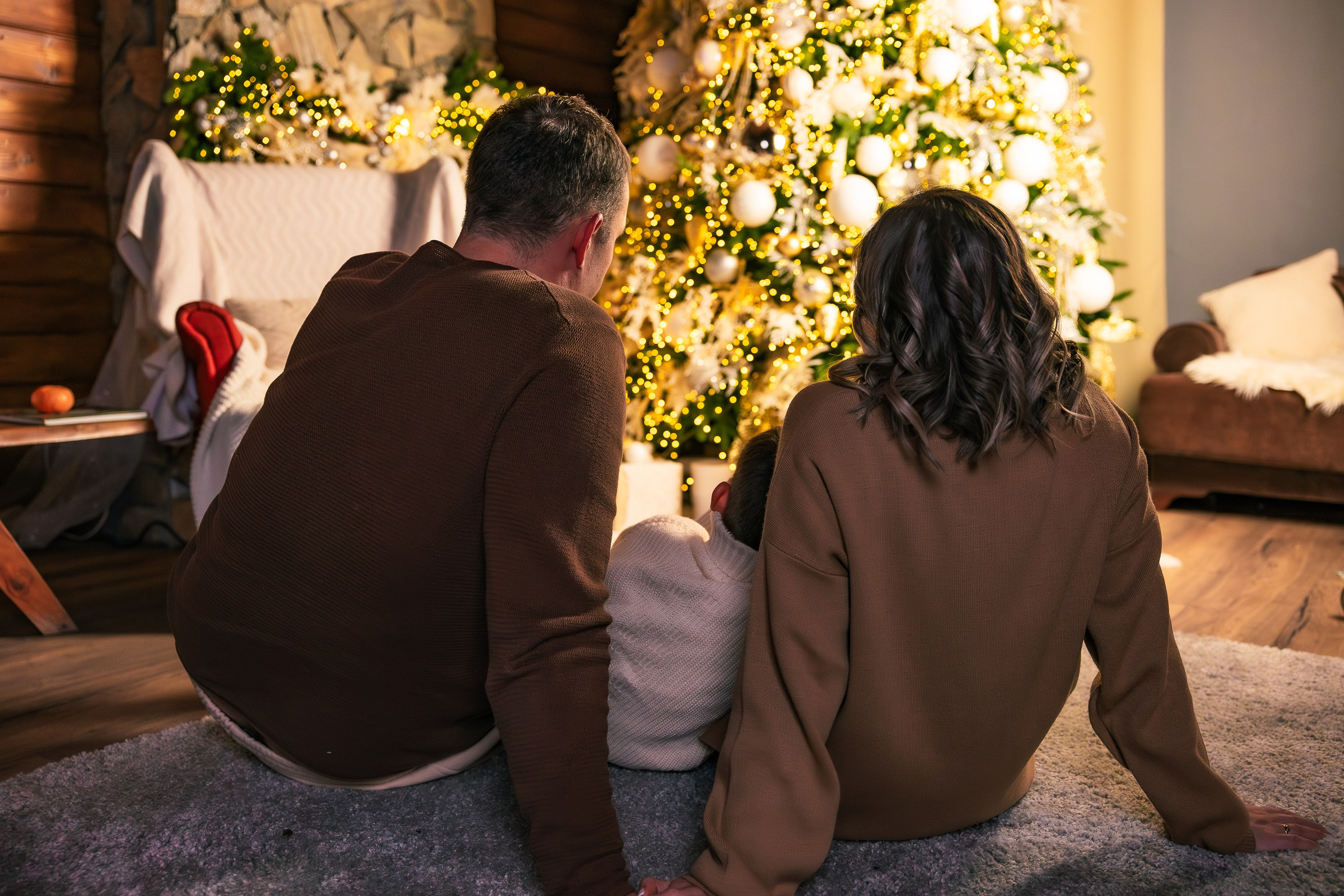 Новогодняя фотосессия дома: уютная альтернатива студии для вашей семьи. Свадебный и семейный фотограф в Москве Красинская Мария