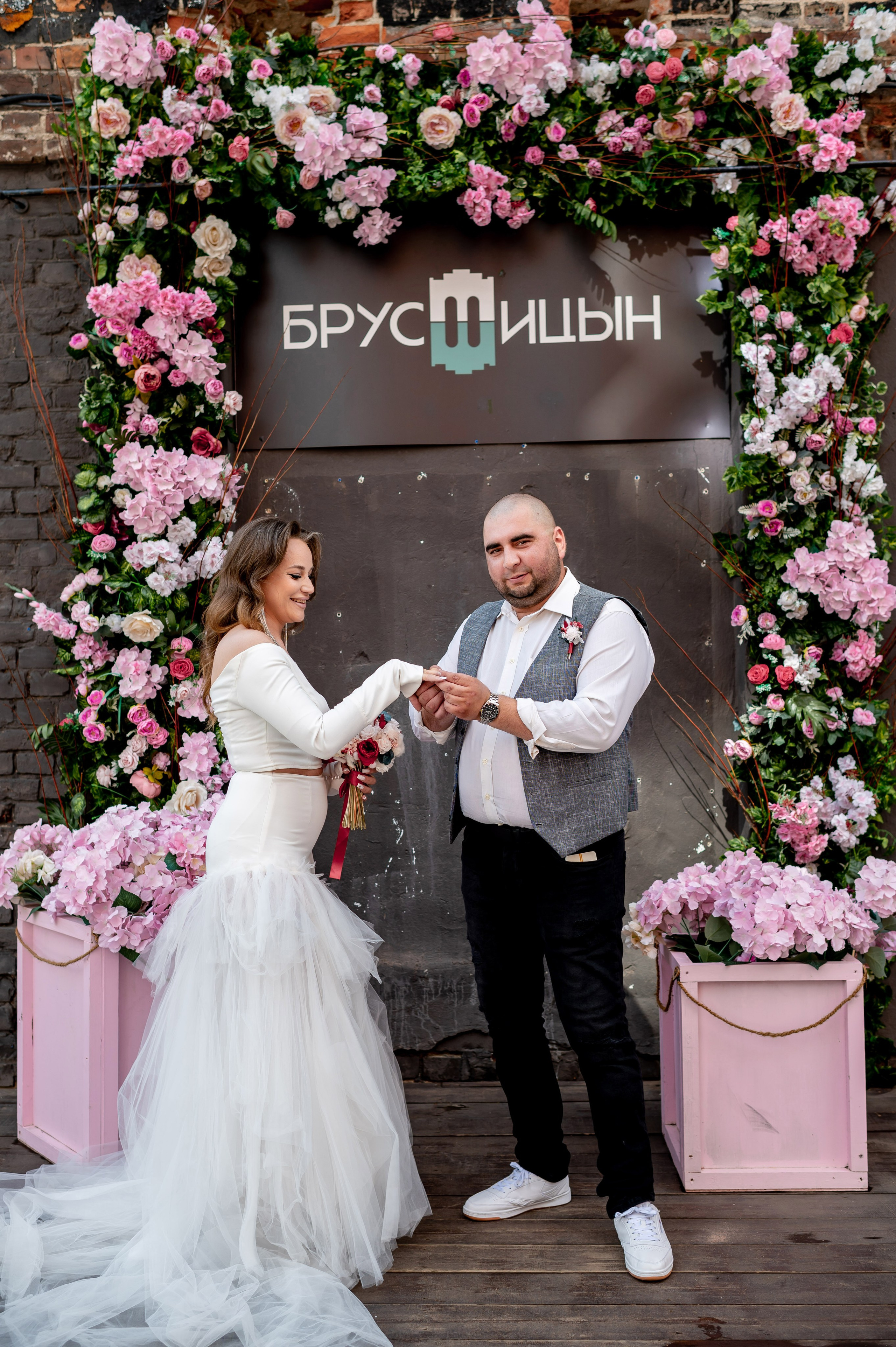 Экстравагантная свадебная фотосессия Светланы и Славы по нетрадиционным и оригинальным местам для свадебной прогулки в Санкт-Петербурге. Портретный, семейный и свадебный фотограф в Санкт-Петербурге и в Пушкине Ширяев Денис