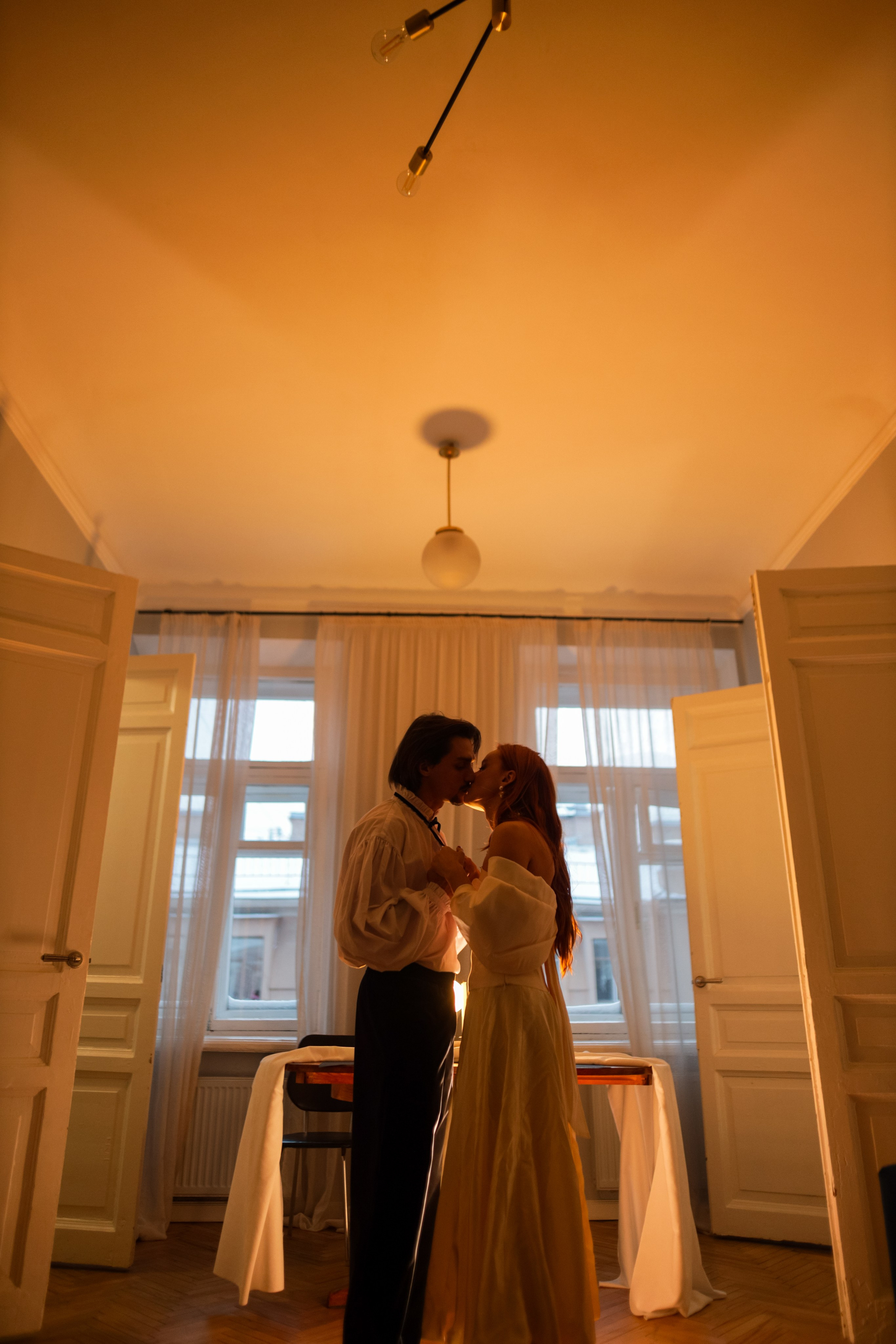 Фотосессия в съёмной квартире в сердце Питера с винтажными нотками. Свадебный фотограф Беларусь Ольга Козыренко