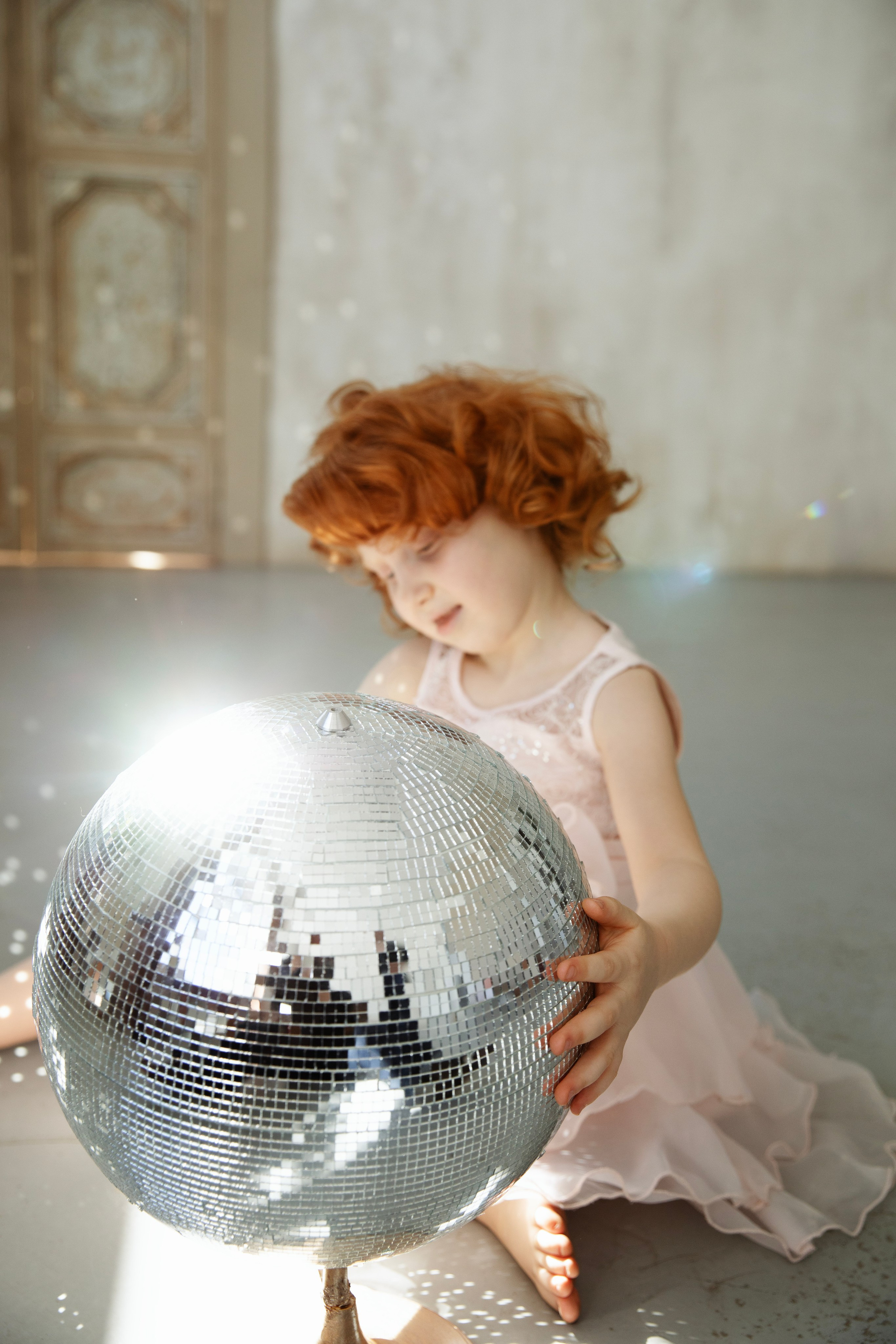 Съемка Софа и дискошар в студии. Фотограф новорожденных, детский фотограф Москва.Семейная съемка Москва. Семенова Анна