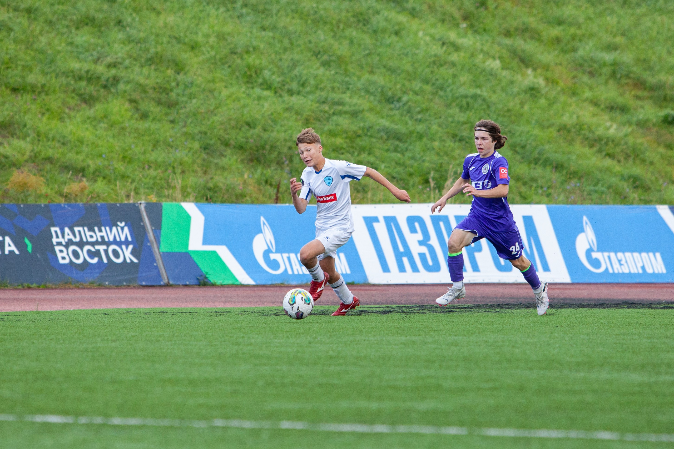 Матч юношеской футбольной лиги между командами СШ «Сахалин» и «СШОР № 1» (Комсомольск-на-Амуре). Кутузов Евгений Фотограф в Южно-Сахалинске