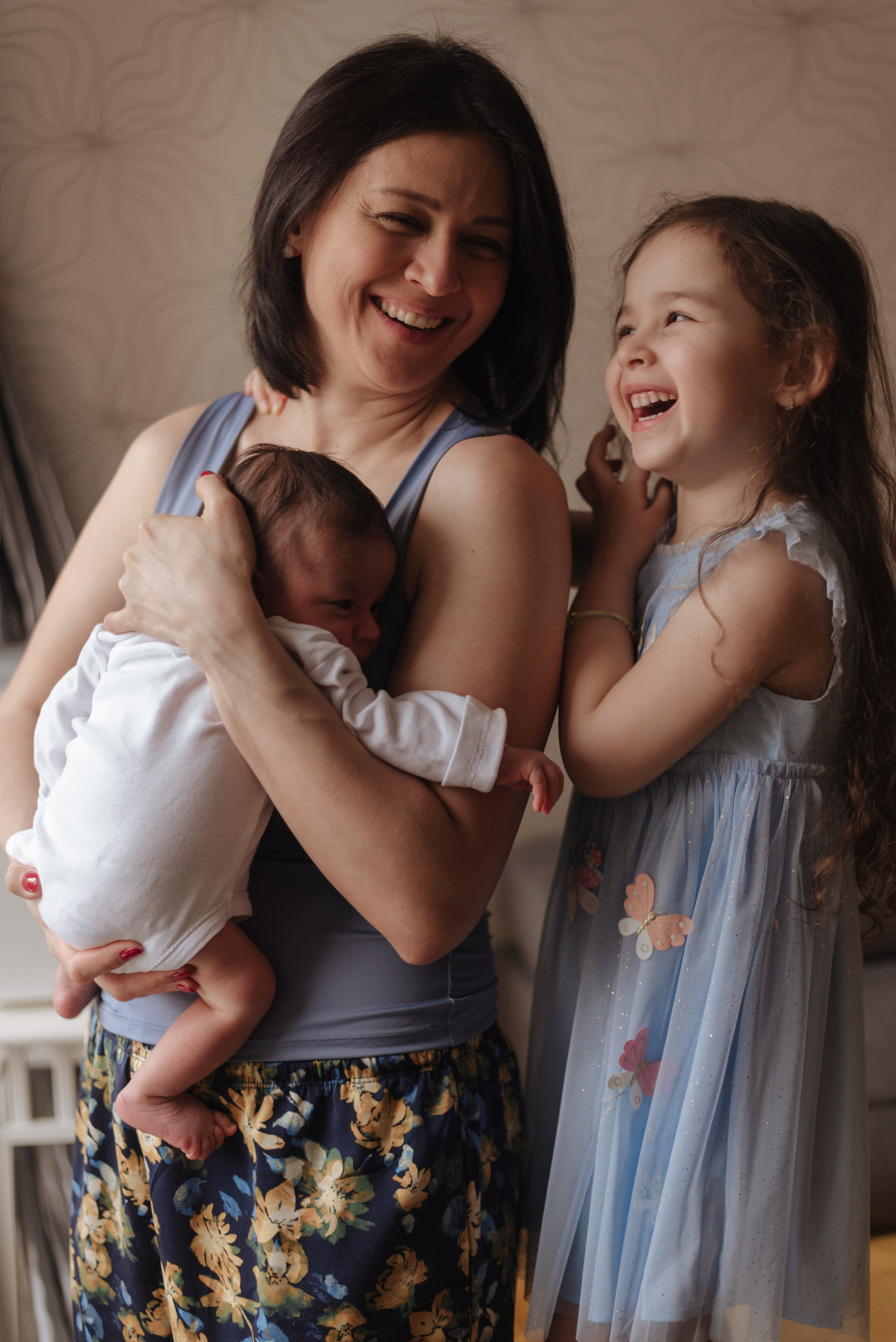 Домашняя съемка: Алеся, Есения и Ян. Женский фотограф в Санкт-Петербурге Татьяна Саблина