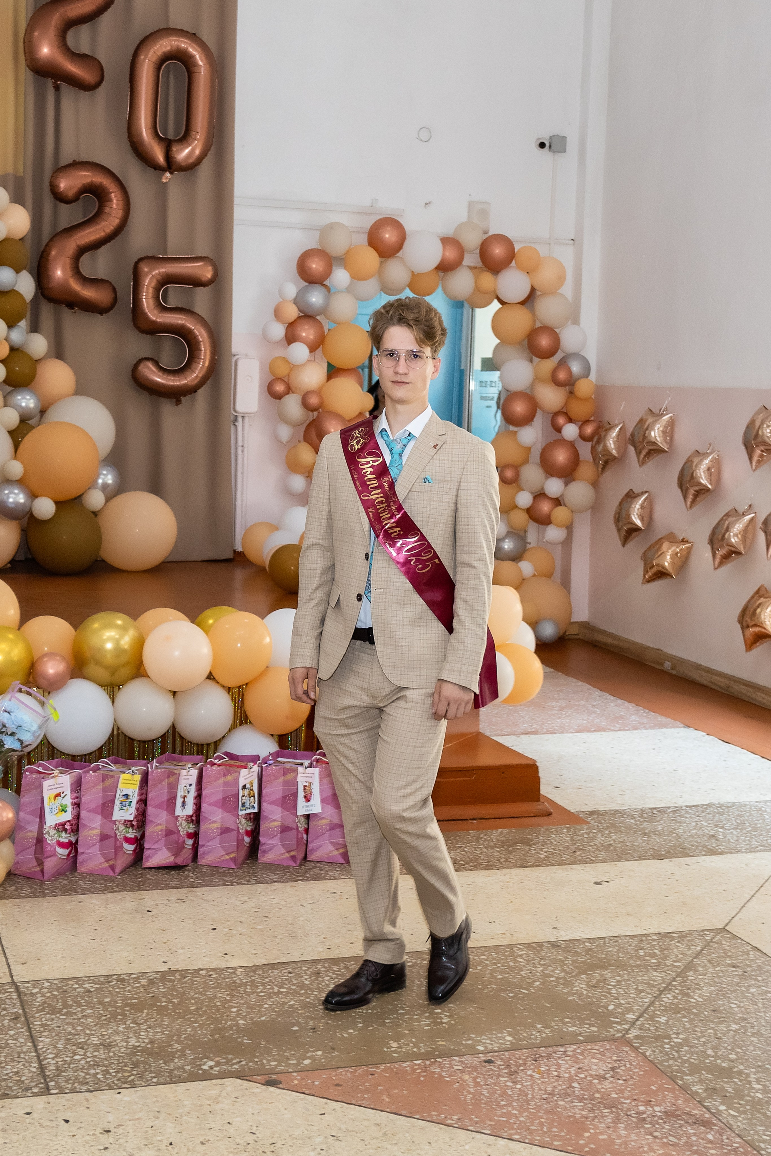 Выпускной. Школа 22, 11 класс. Стильный выпускной альбом Владивосток фотограф Вероника Мигачева