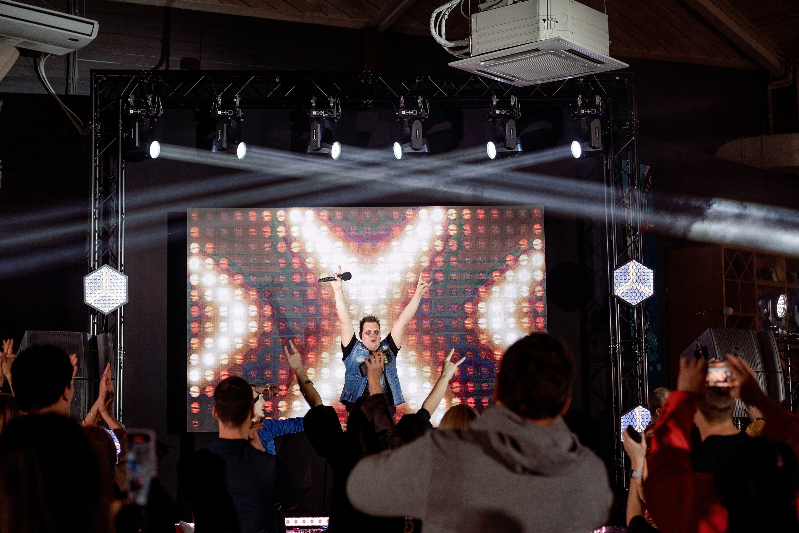 • корпоратив «АВЕНЮ». Фотограф, индивидуальные женские, мужские фотосессии в Ростове-на-Дону