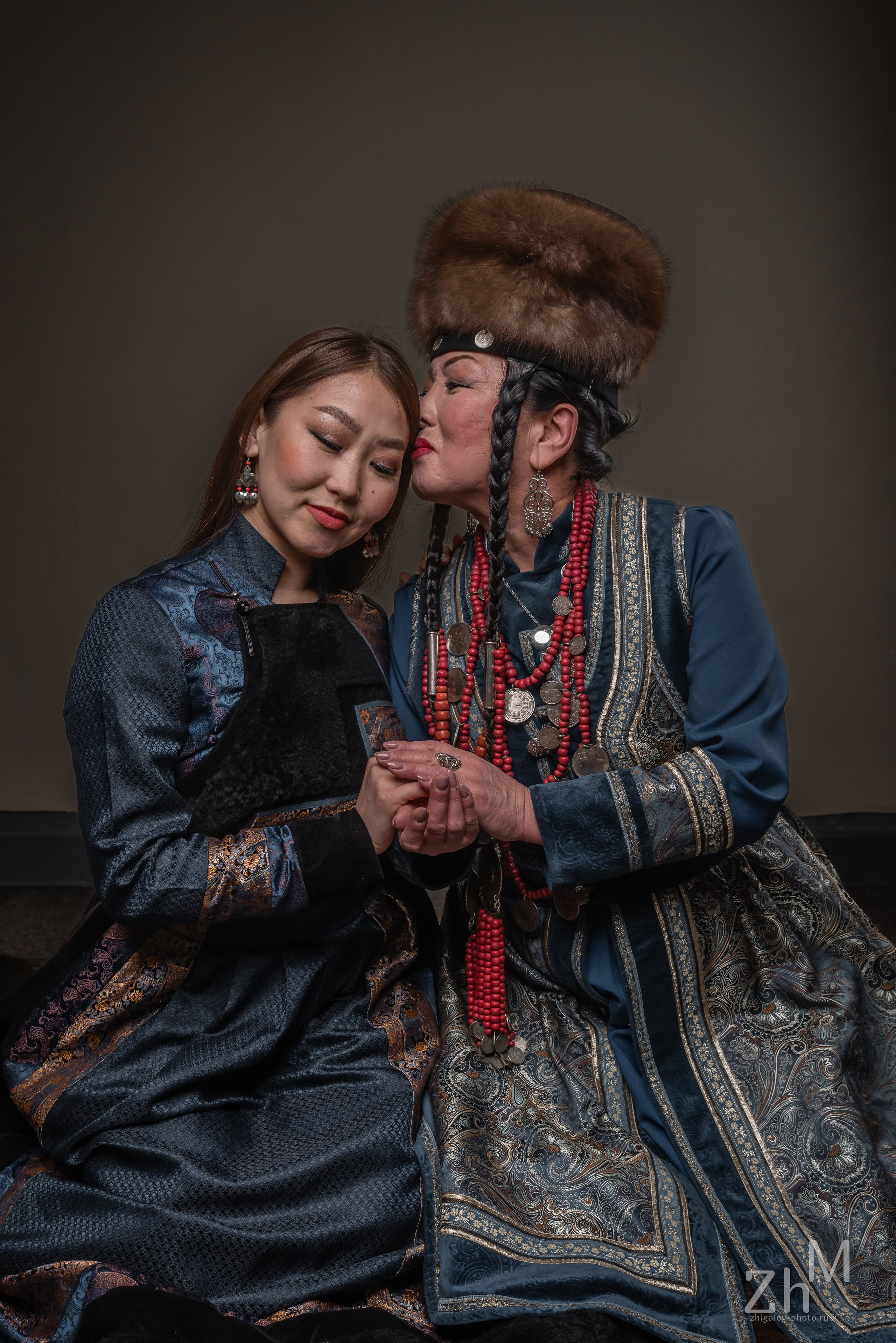 Съёмка в бурятских национальных костюмах. Семейный и свадебный фотограф в Иркутске Максим Жигалов