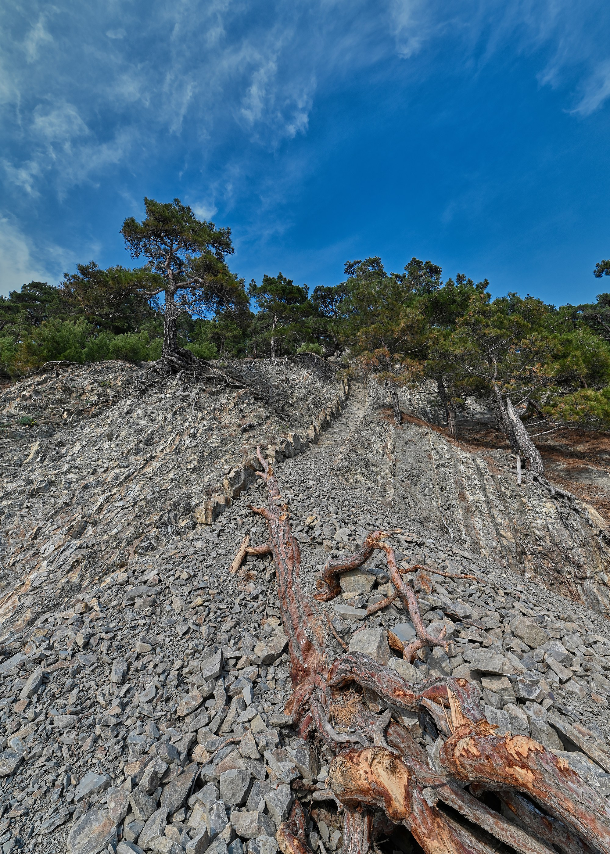 пляж у скалы Парус, поселок Прасковеевка