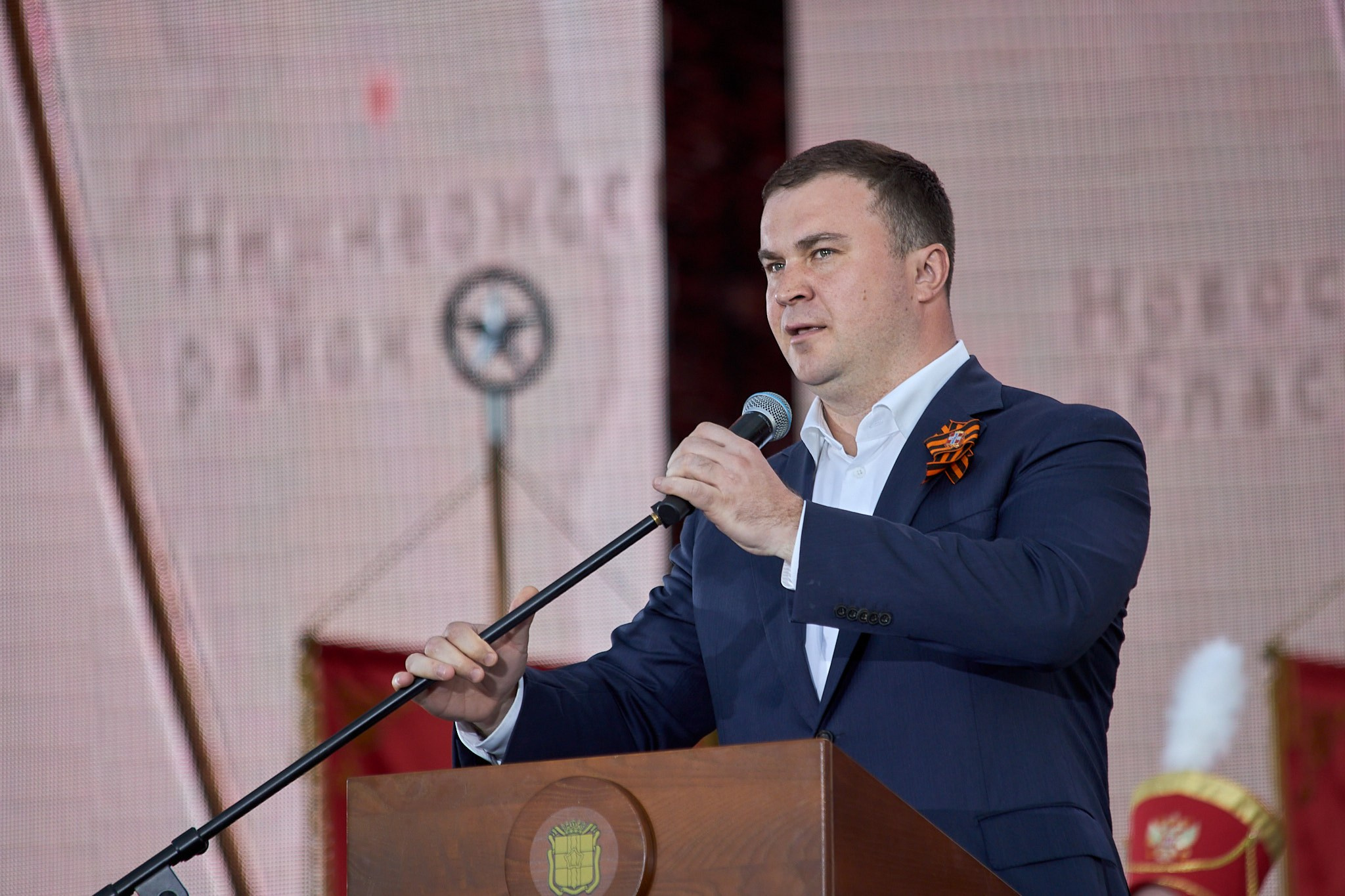 Концерт 9 мая 2025 года на соборной площади. Фотограф Омск | Александр Вандеров