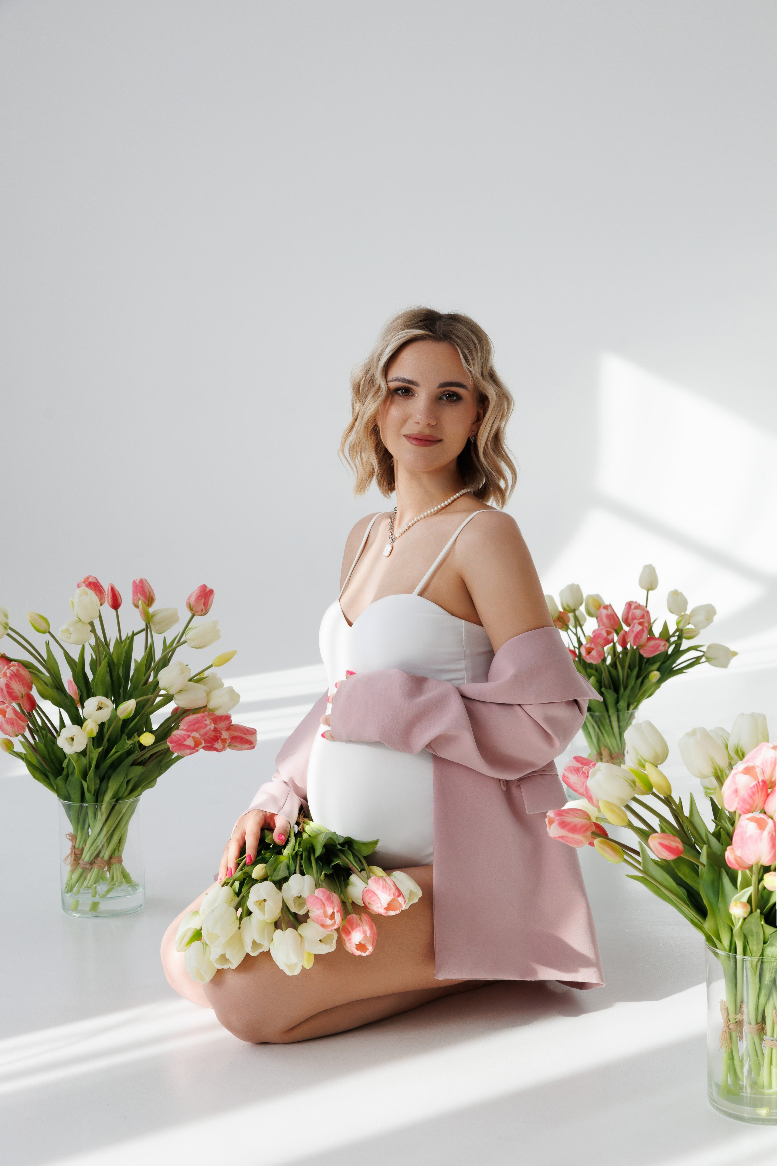 Беременная фотосессия в Оренбурге с тюльпанами