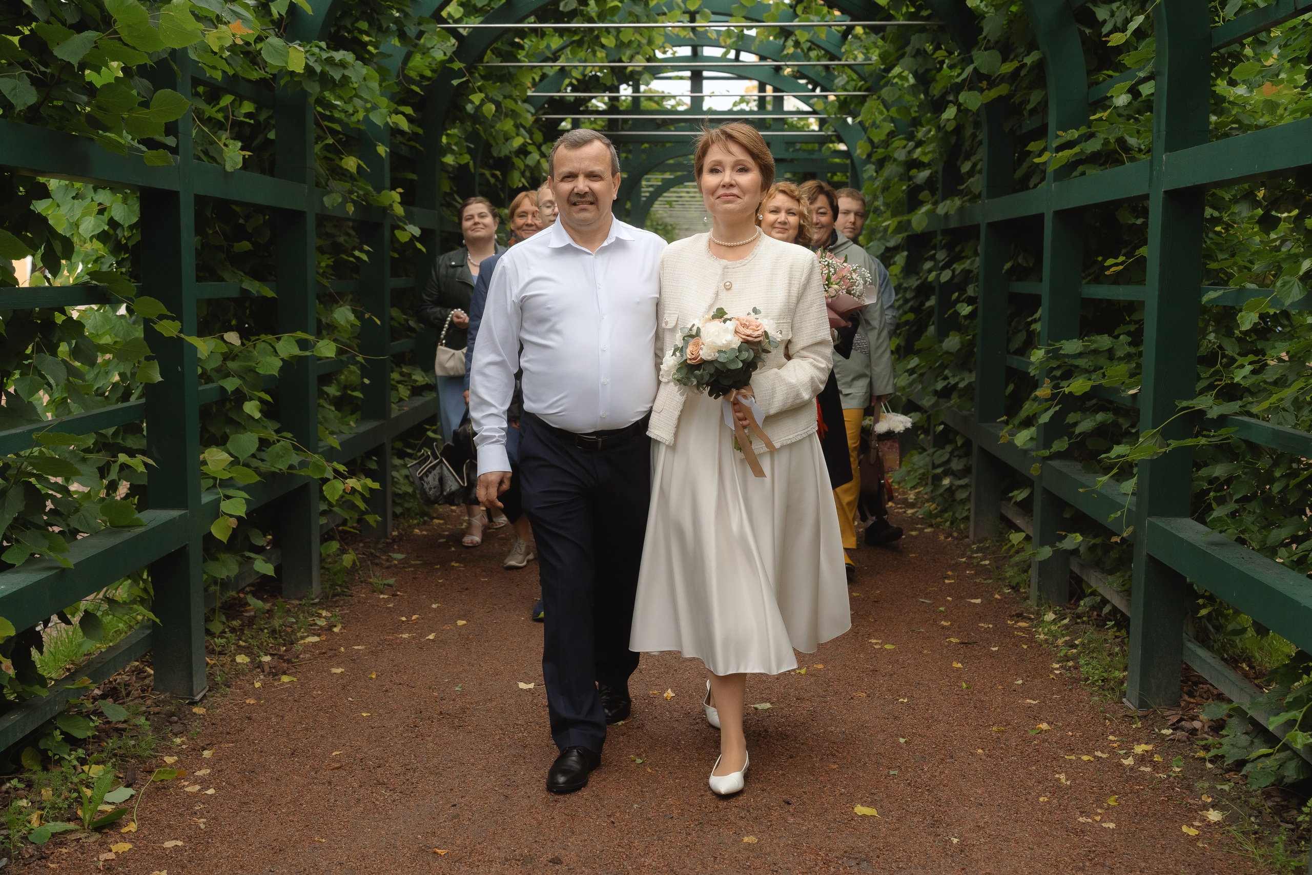 Пара на фоне зелени Верхнего сада