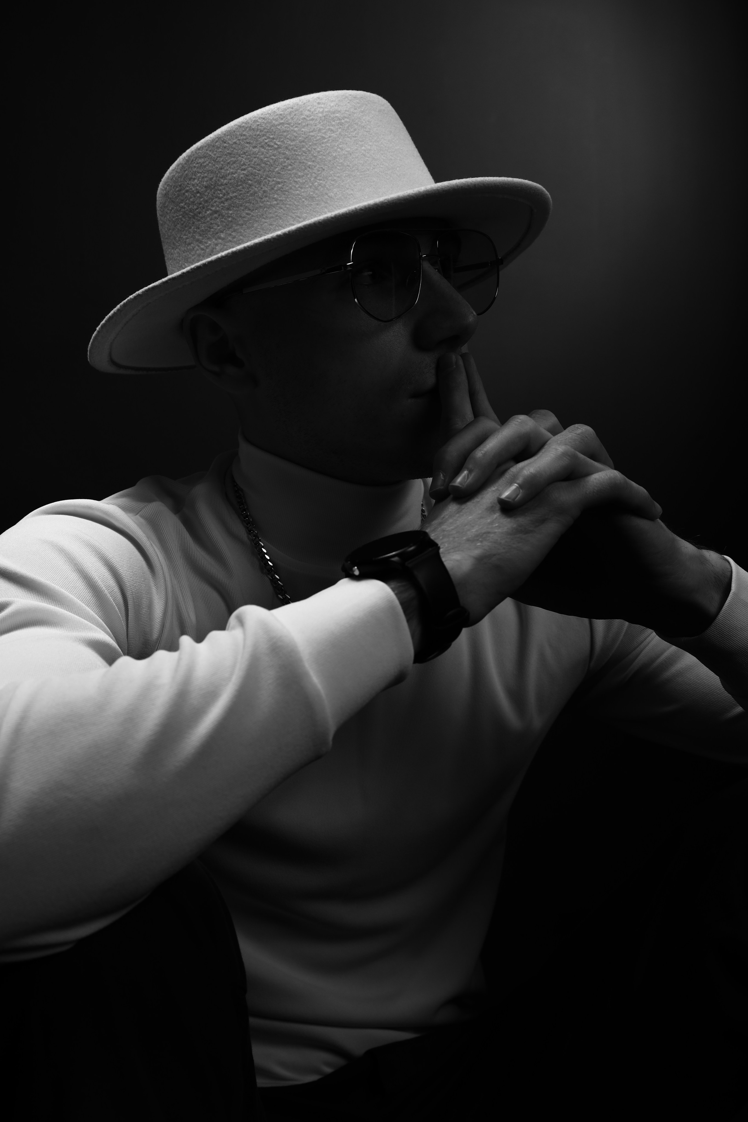 The White hat Alex. Профессиональный фотограф в Воронеже Владислав Крылов