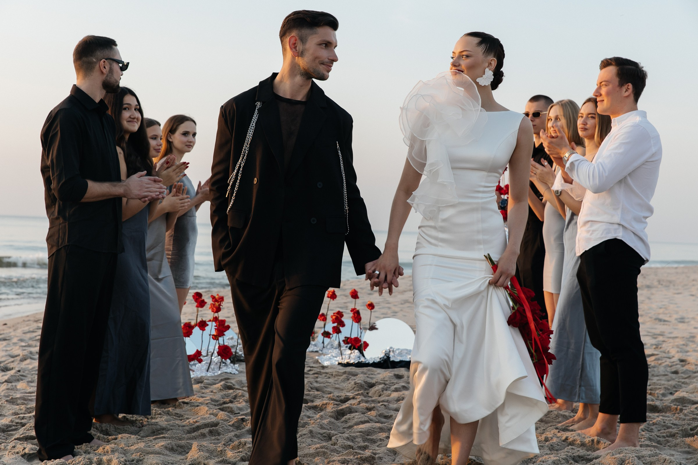 Свадебная фотосессия на пляже в Калининграде. Свадебный фотограф в Москве Элина Ларченкова. Фото, которые цепляют