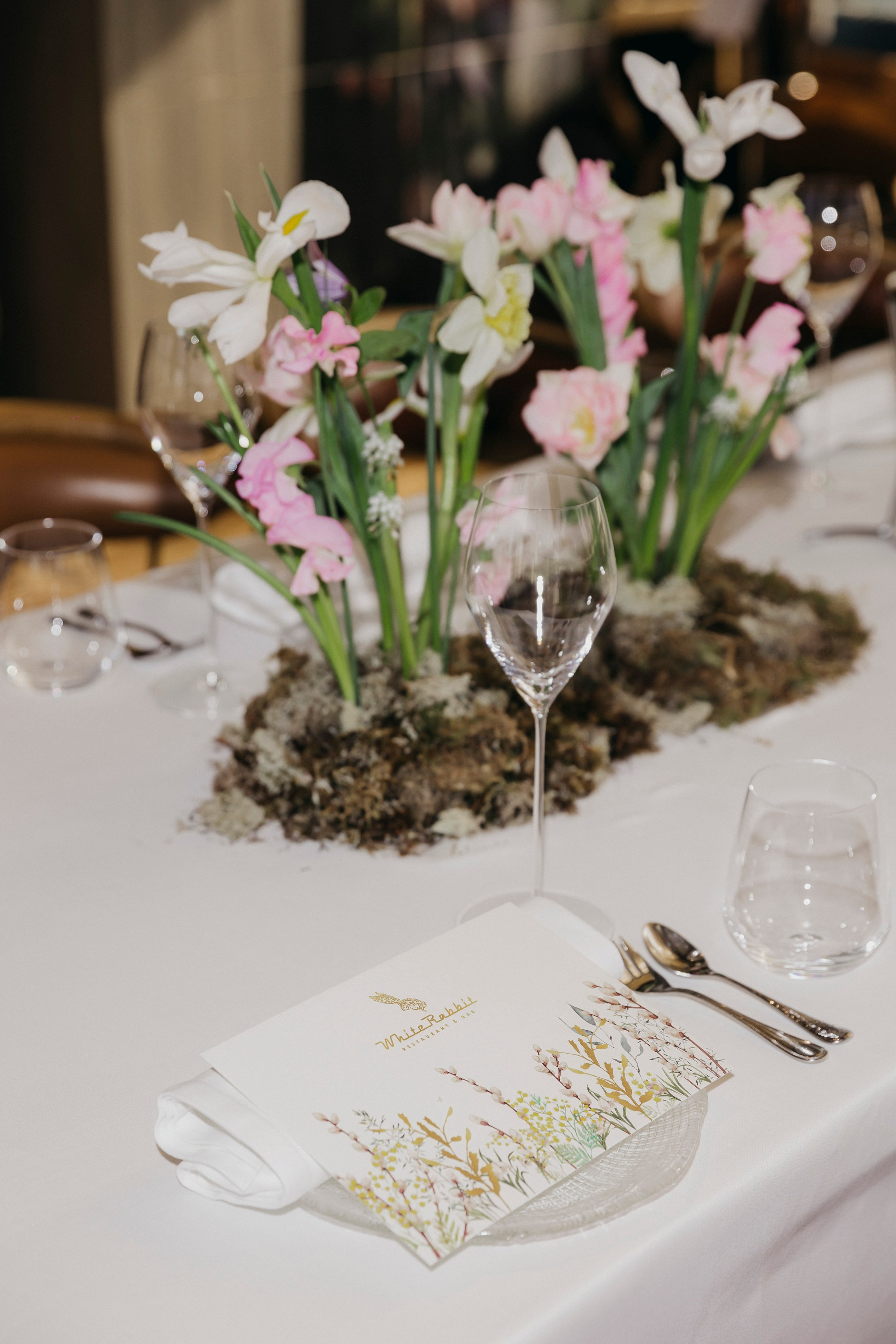 White Rabbit brunch by Irina Zarkova. «Птичка на проводе»: информационный портал в Москве