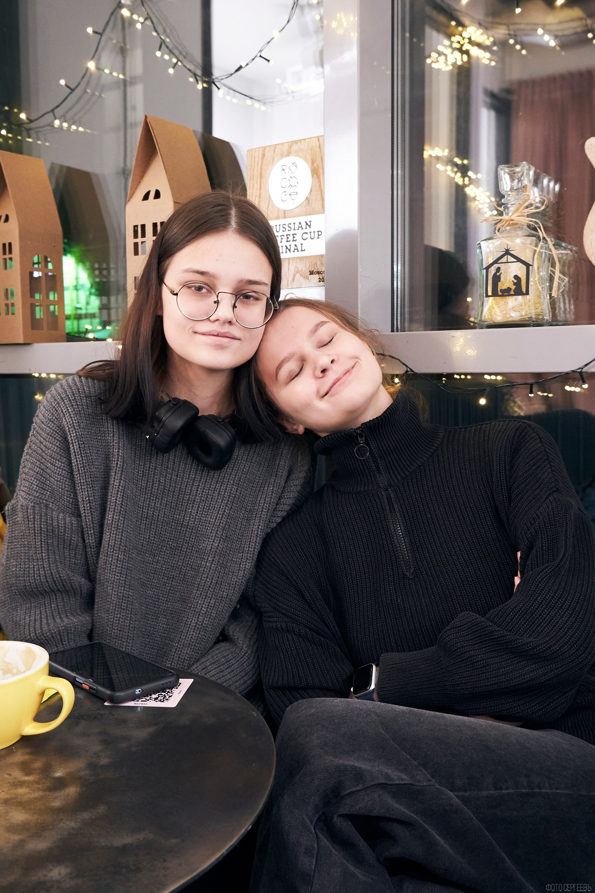 Кутята Coffee Shop. Фотографъ Сергѣевъ. Поймать мгновеніе