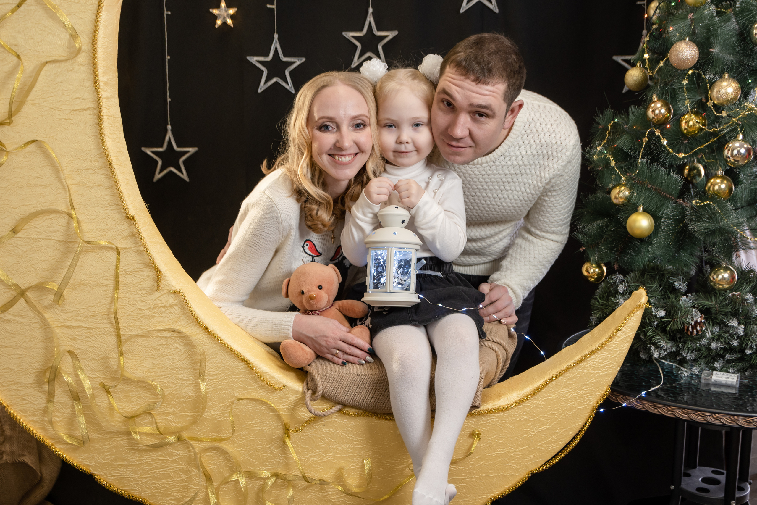 Милая фотосессия Марины, Евгения и Ариши. Фотограф в Сузуне — Зоя Попова (Собственная фотостудия)