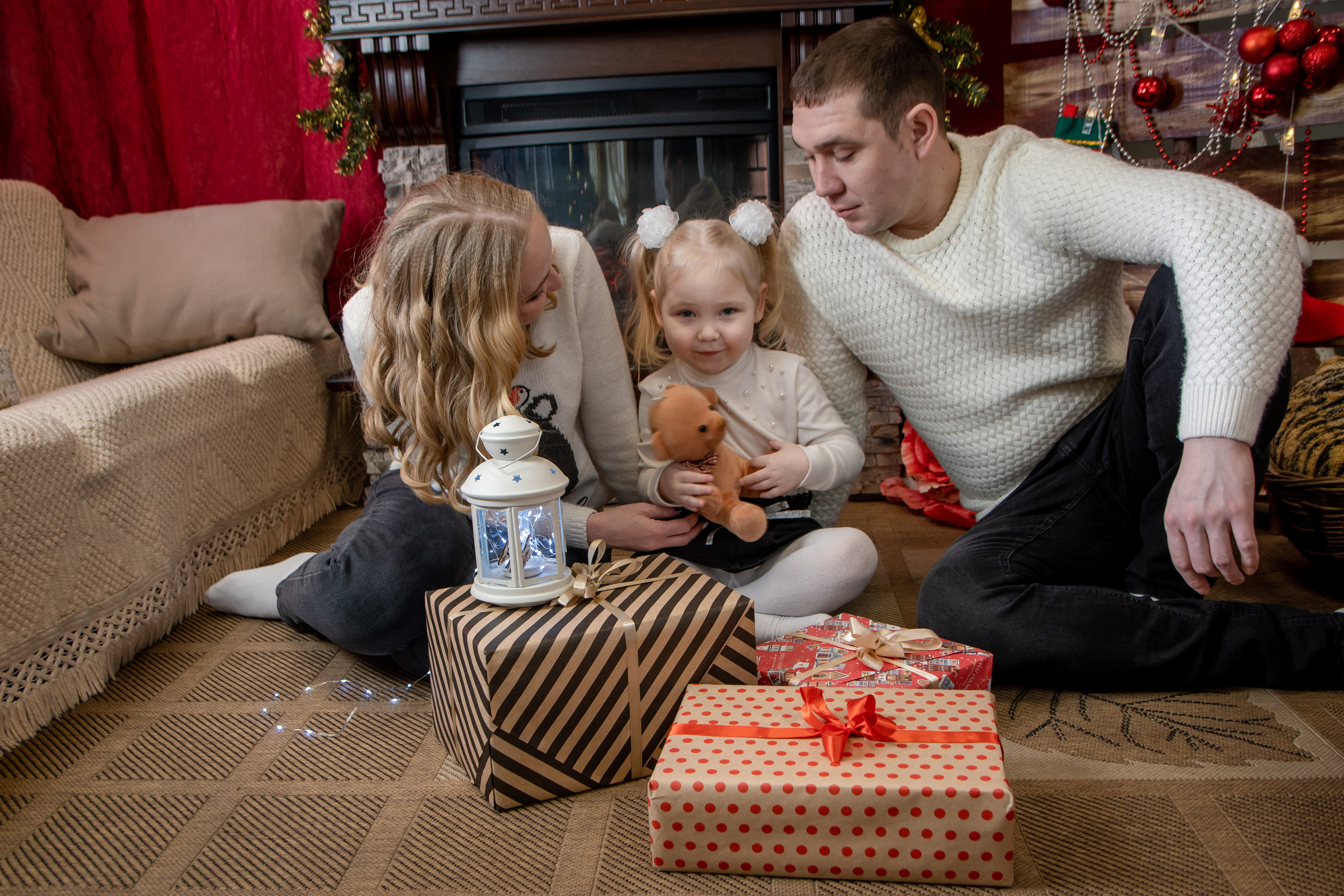 Милая фотосессия Марины, Евгения и Ариши. Фотограф в Сузуне — Зоя Попова (Собственная фотостудия)