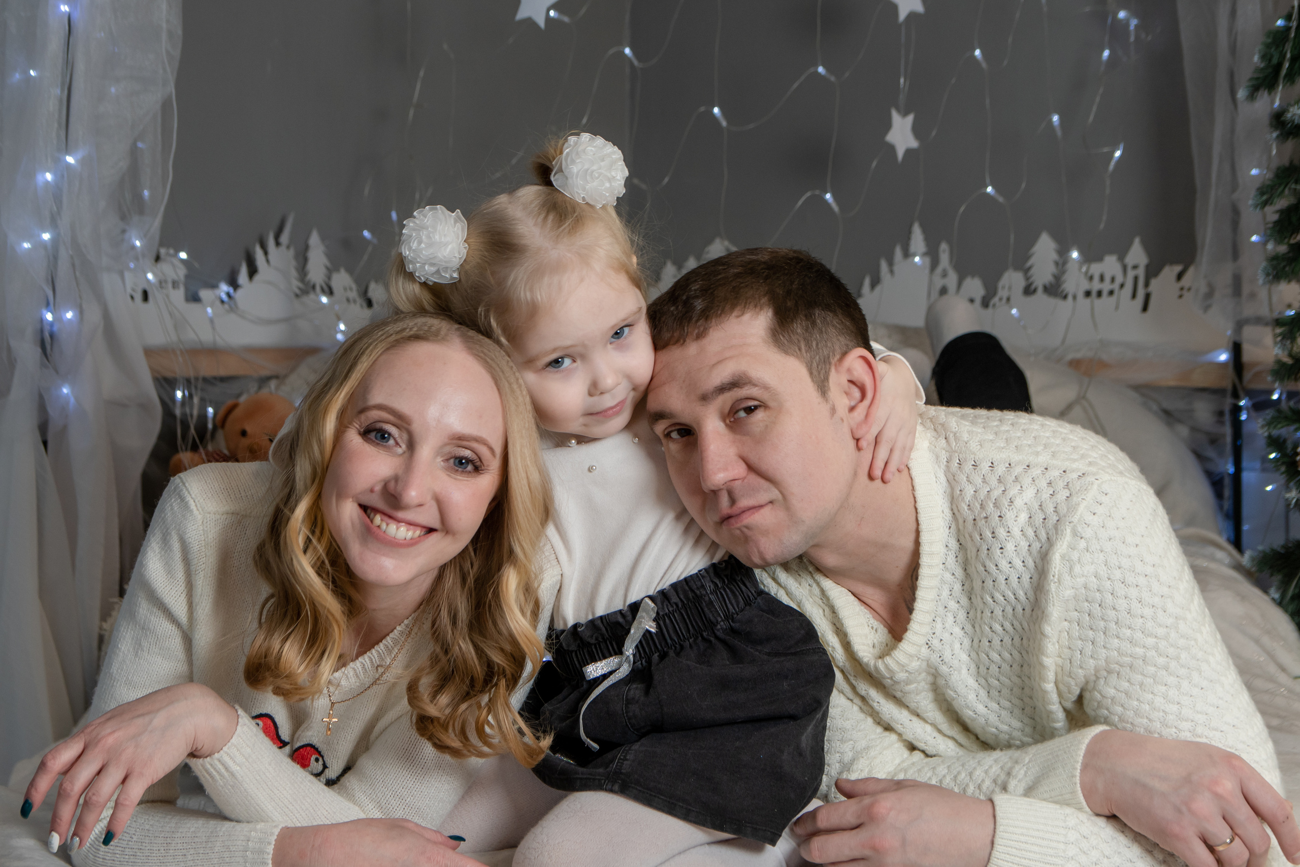 Милая фотосессия Марины, Евгения и Ариши. Фотограф в Сузуне — Зоя Попова (Собственная фотостудия)
