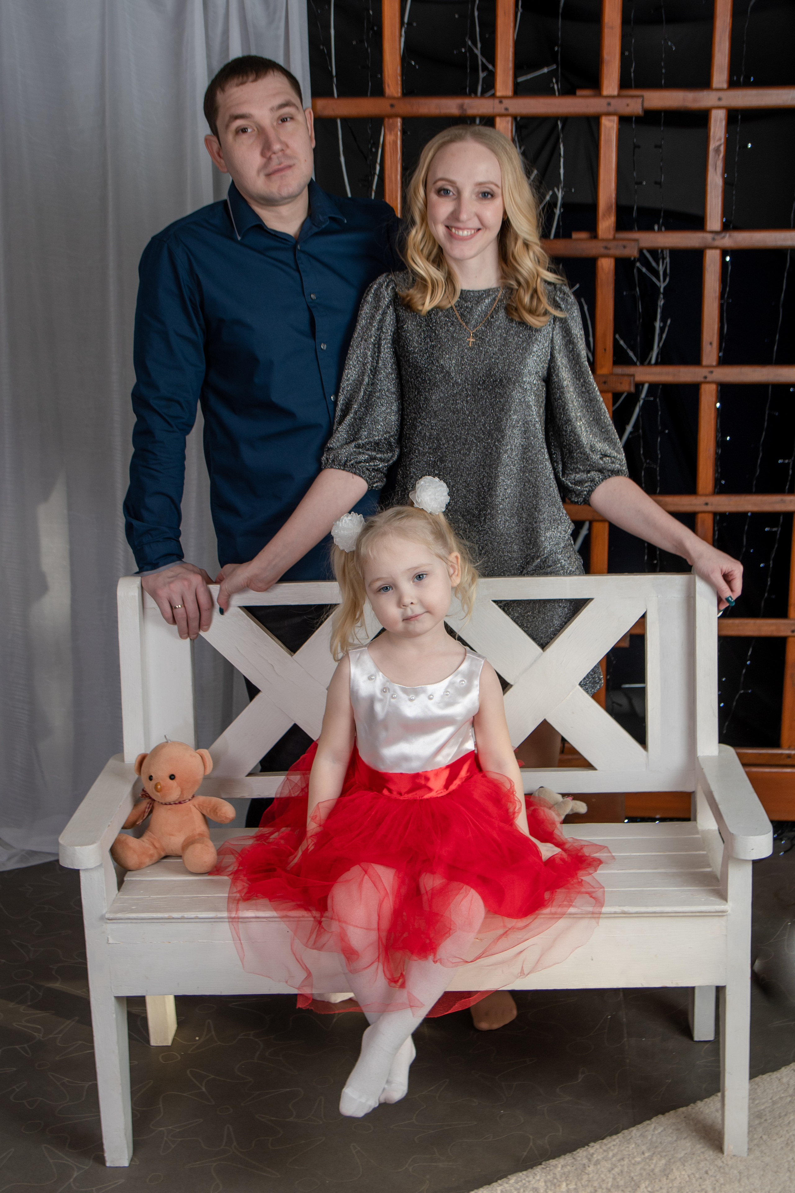 Милая фотосессия Марины, Евгения и Ариши. Фотограф в Сузуне — Зоя Попова (Собственная фотостудия)