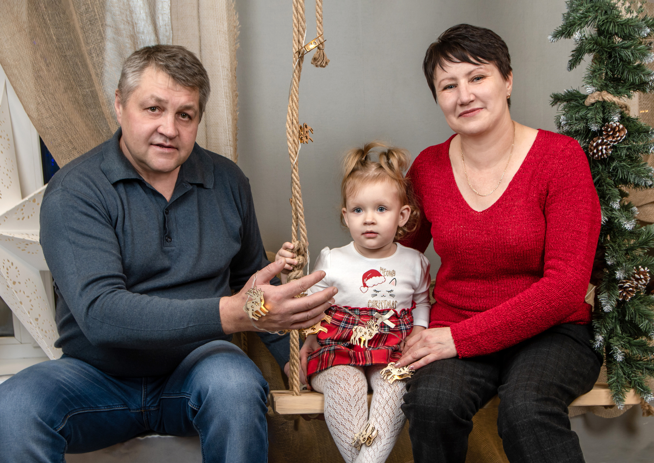 Новогодняя фотосессия Насти, Володи и Вики. Фотограф в Сузуне — Зоя Попова (Собственная фотостудия)