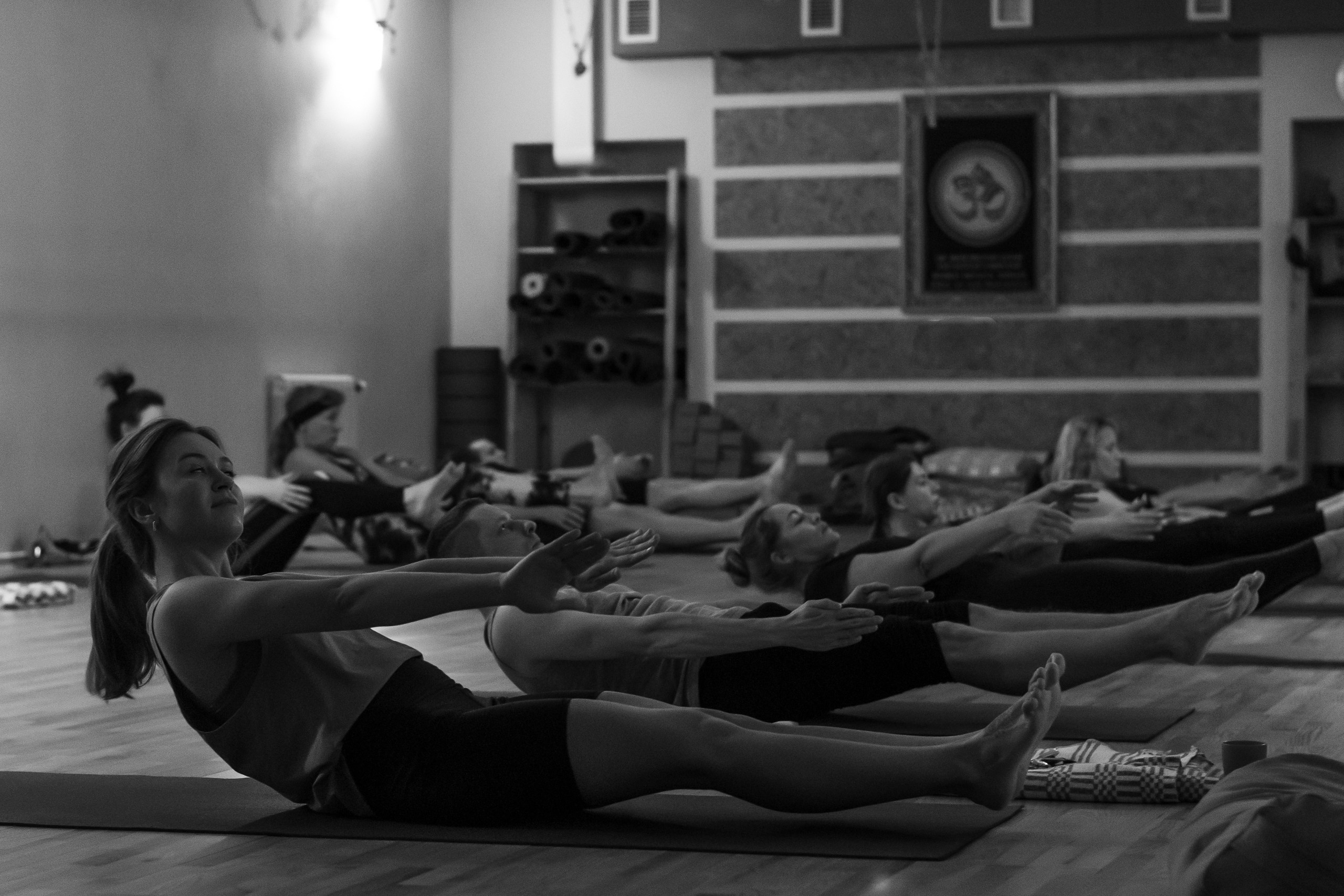 Занятие по йоге Хануман Центр Йоги. Екатерина Бикбаева фотограф, видеограф, медиа-продюсер