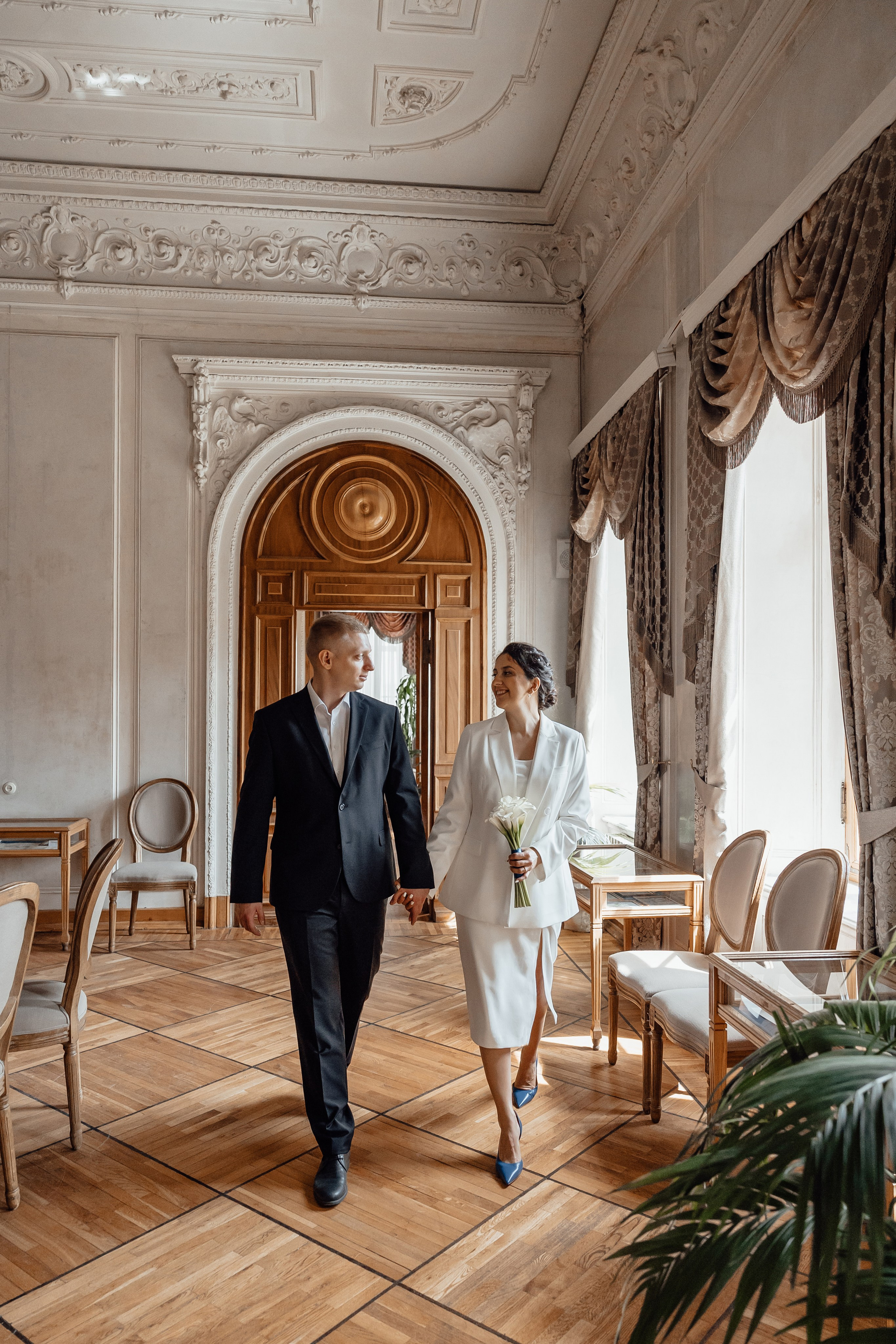 свадебная фотосессия в библиотеке читальне Пушкина