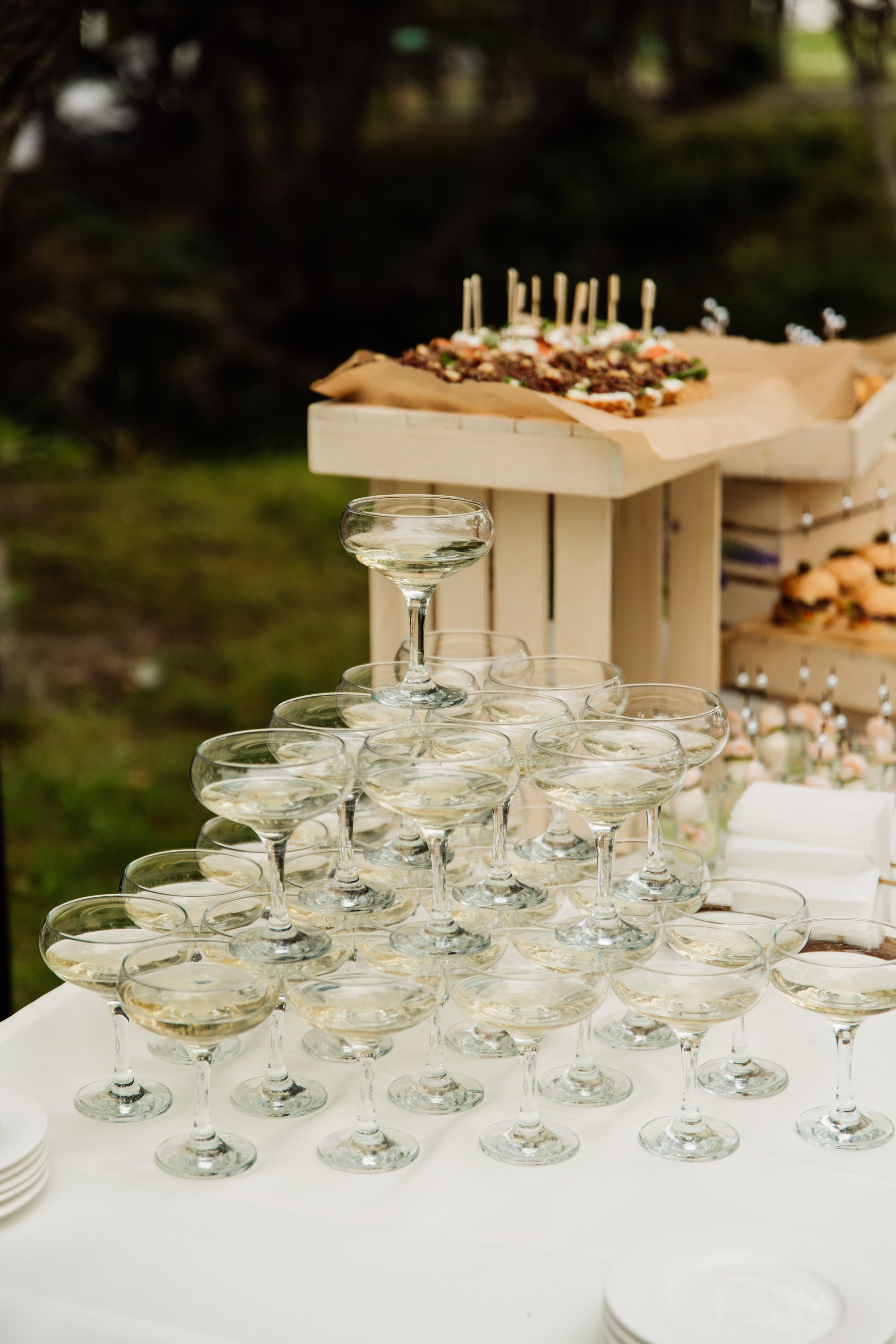 Я создаю профессиональные фотографии, которые сохраняют эмоции, детали и атмосферу вашего праздника. Свадебный фотограф во Владивостоке