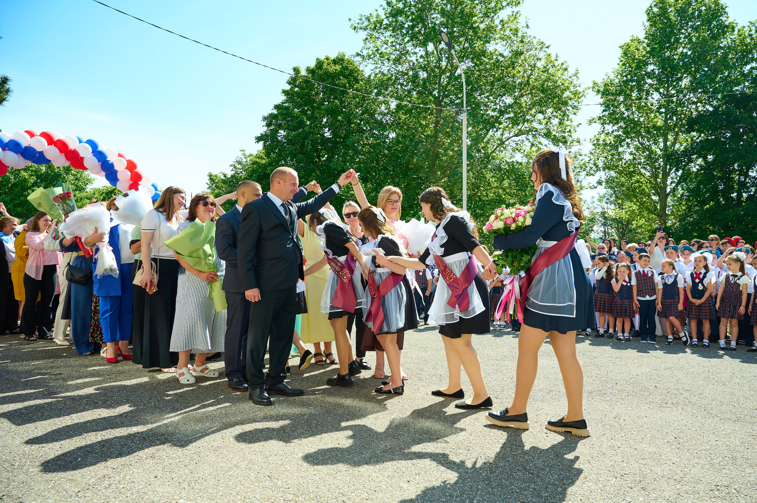 Последний звонок 2025. Жизнь курорта Кабардинка в фотографиях