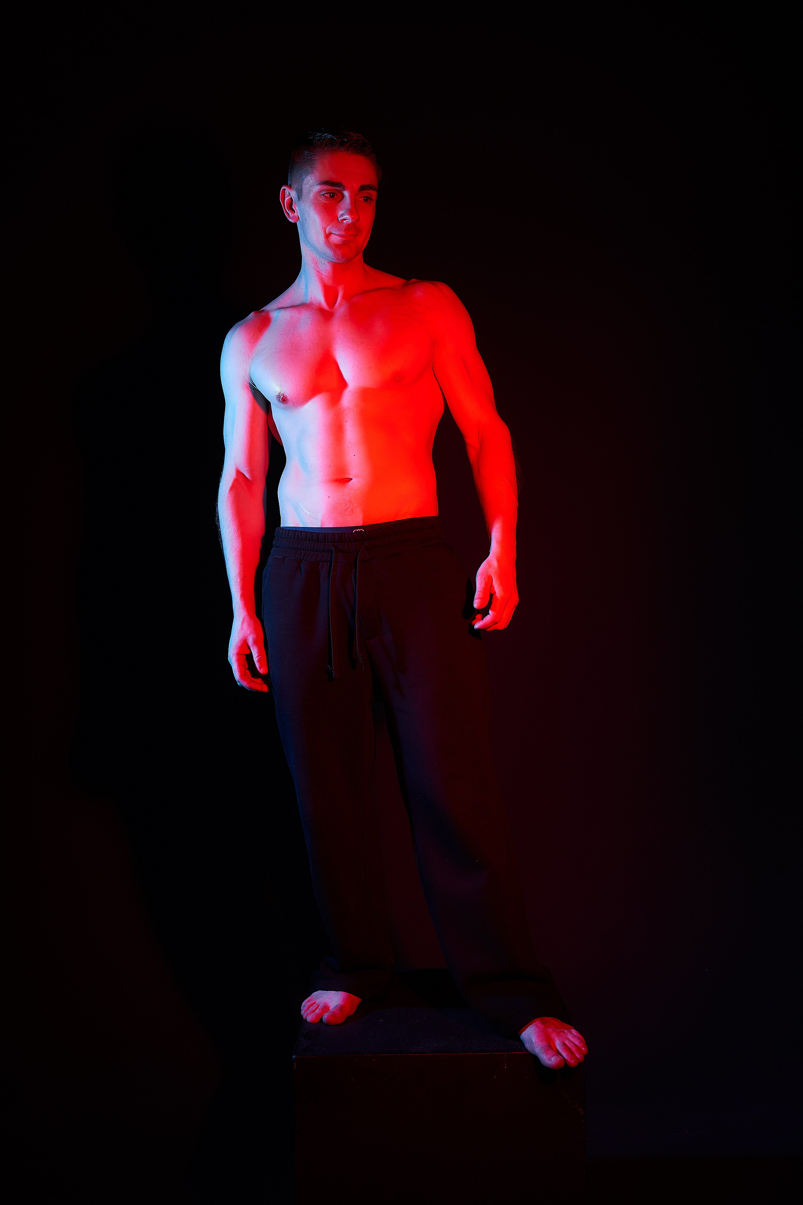 Фотосессия для парней, мужской фотограф, фотосессия на циклораме