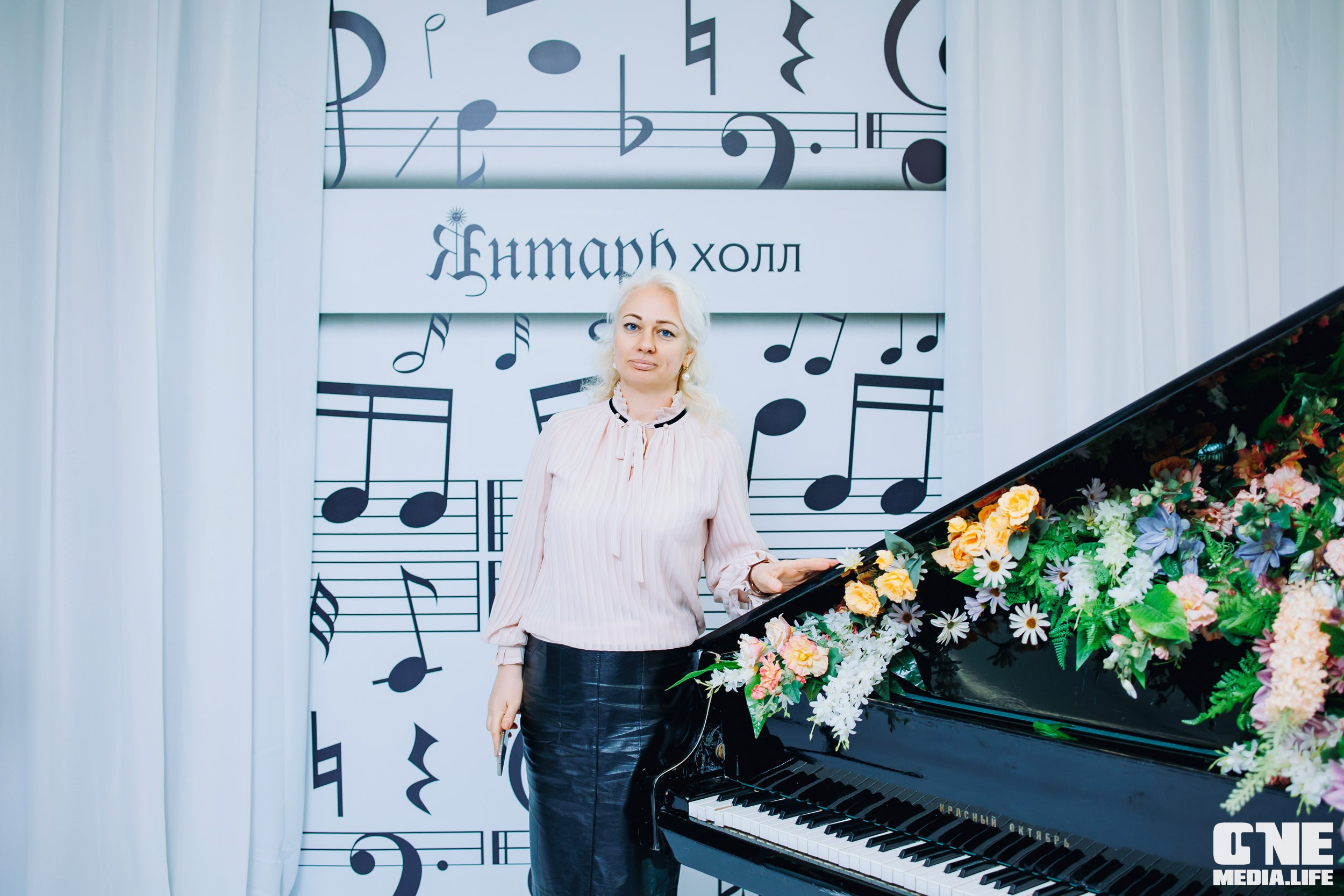 Концерт 8 марта в Янтарь холл. One Media Life: фоторепортажи, фотоотчеты с мероприятий и заведений
