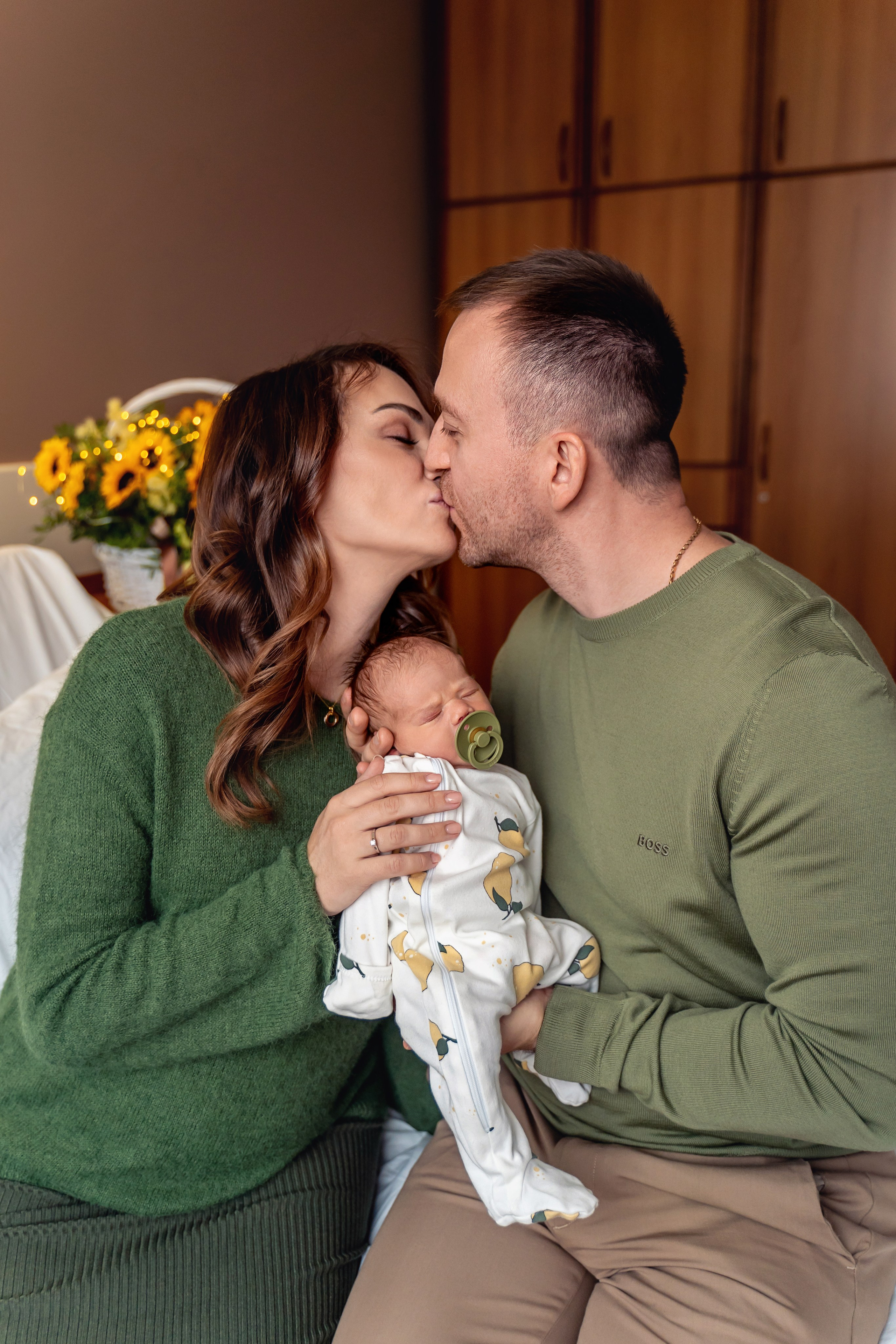 Выписка из роддома Лапино. Фотограф на выписку из роддома Москва. Фотограф \ Видеограф на Крещение, Венчание Москва| Семейные съемки