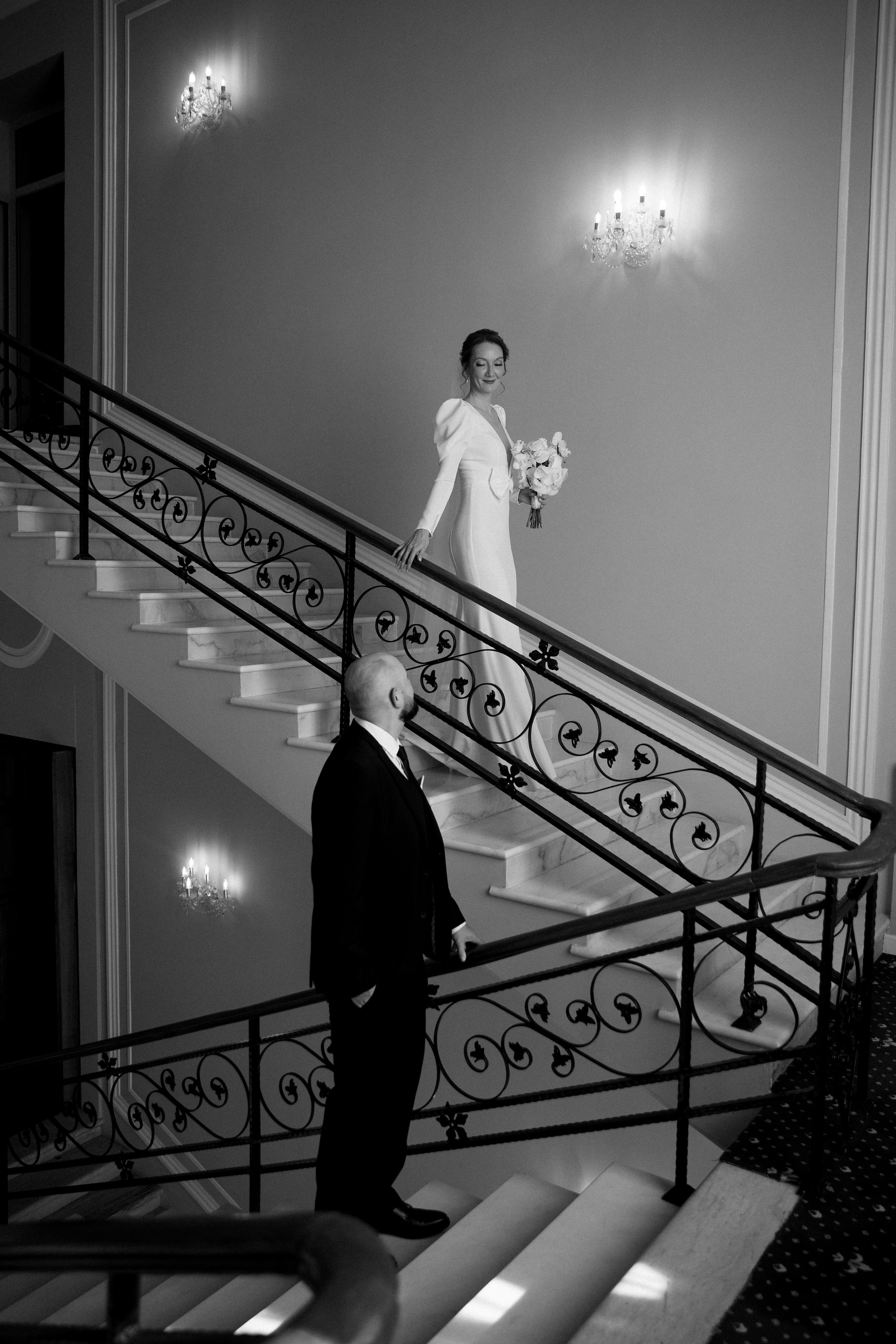 невеста на лестнице