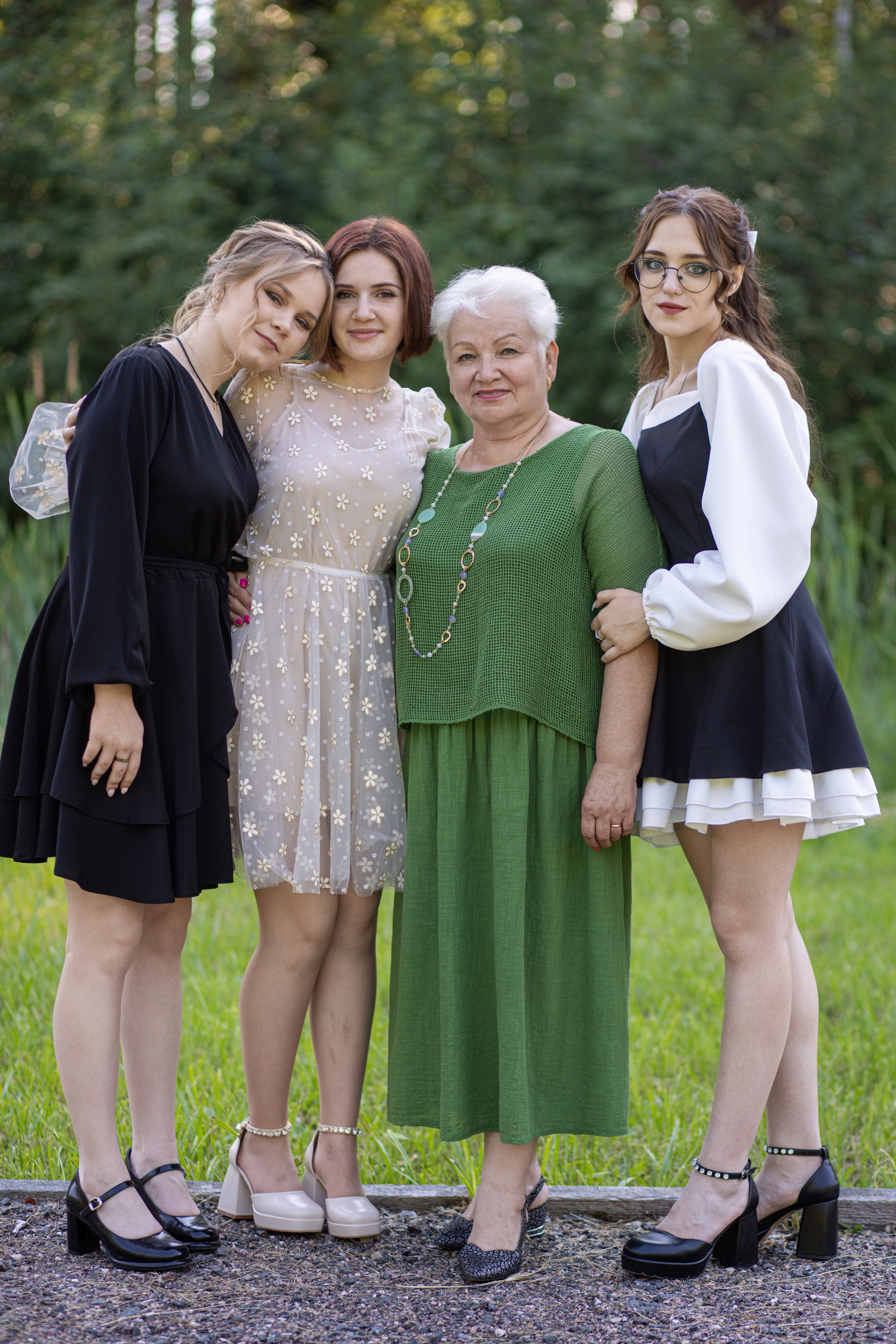 Фотосессия на выпускной. Школа № 12, 11 класс, 2024 г. Студия выпускных альбомов Остров