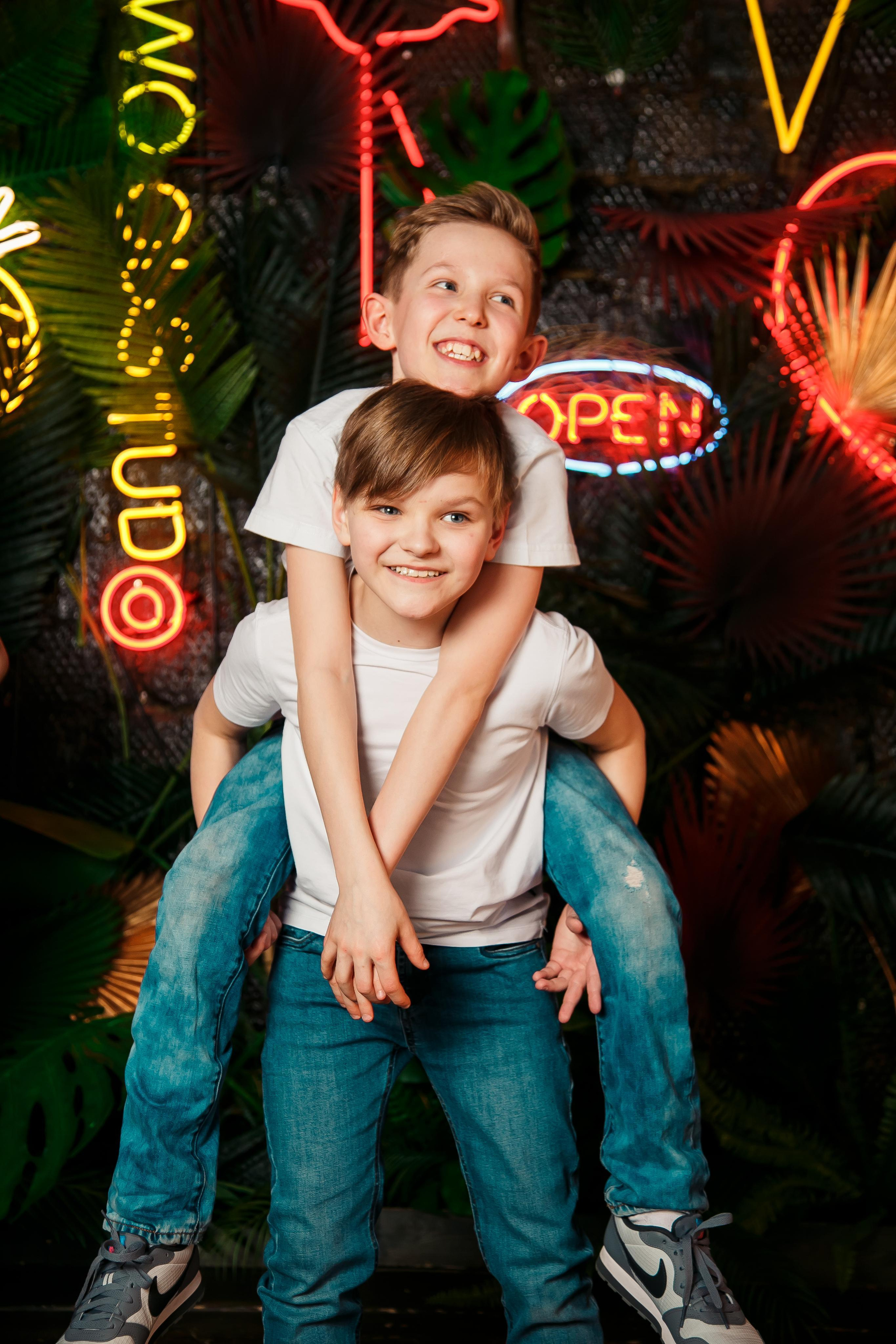 Цена на выпускные альбомы 4 класса. Выпускной альбом в Москве и Домодедово Вышка Школьный фотограф