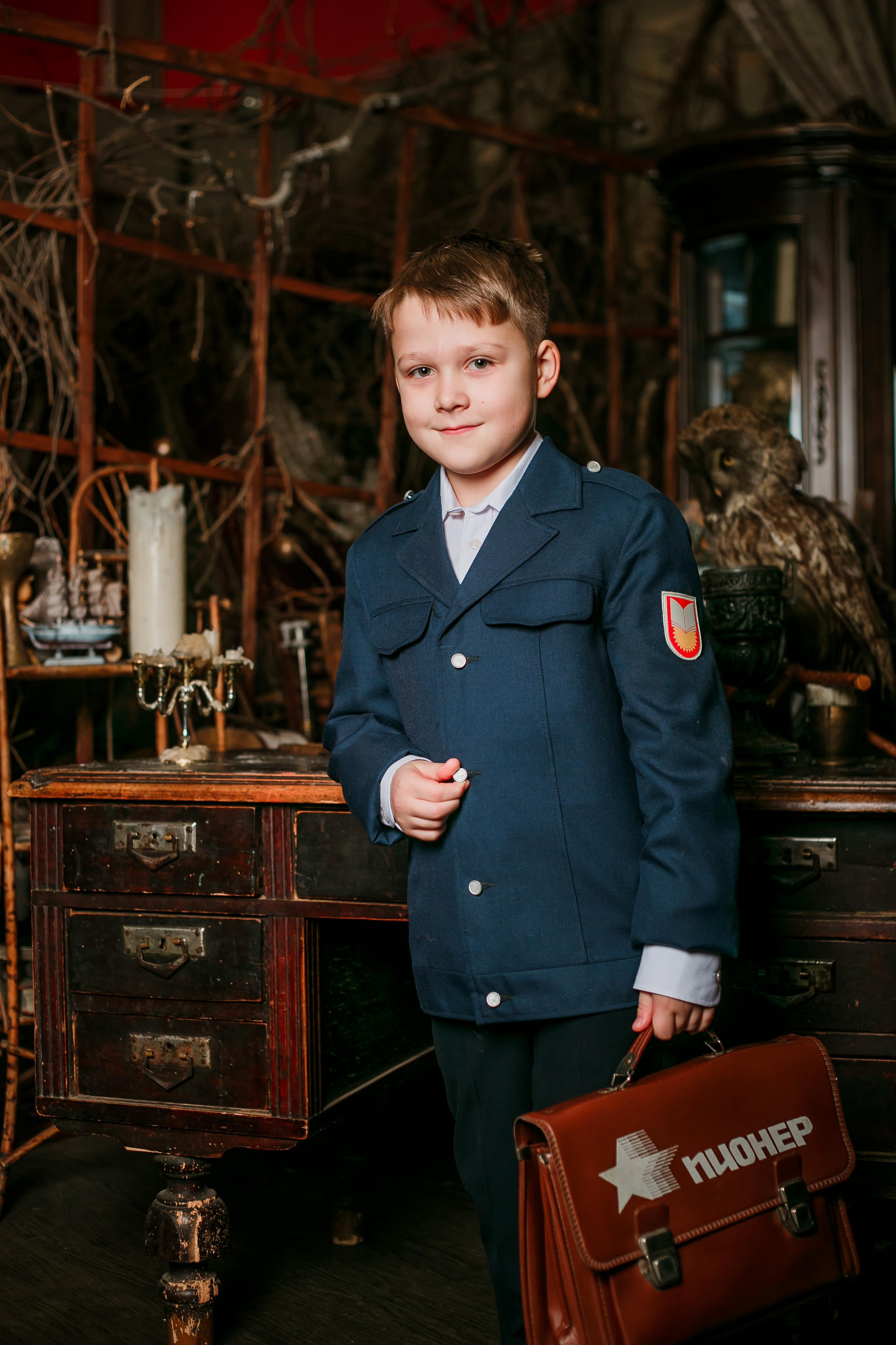 Цена на выпускные альбомы 4 класса. Выпускной альбом в Москве и Домодедово Вышка Школьный фотограф