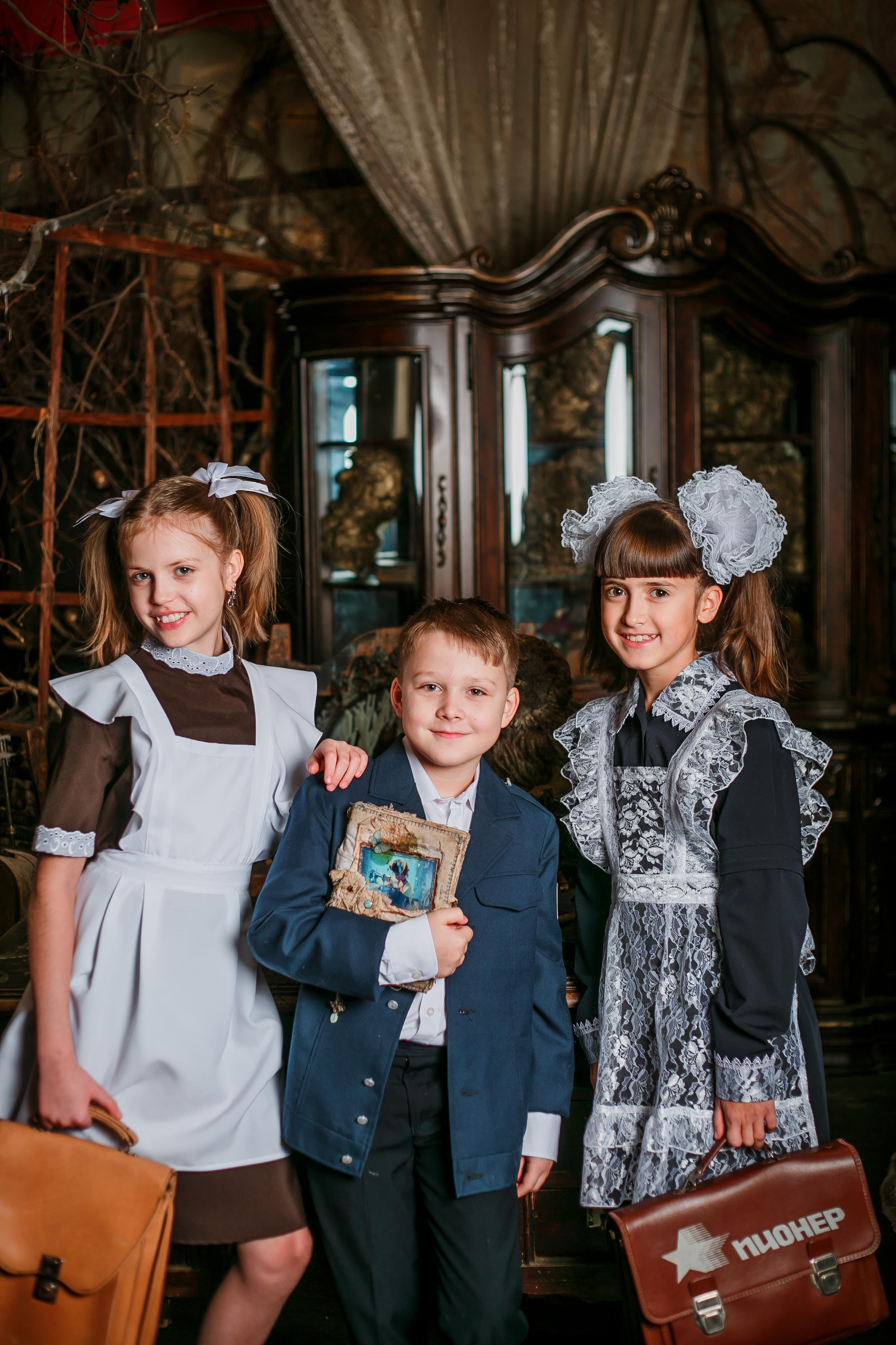 Цена на выпускные альбомы 4 класса. Выпускной альбом в Москве и Домодедово Вышка Школьный фотограф