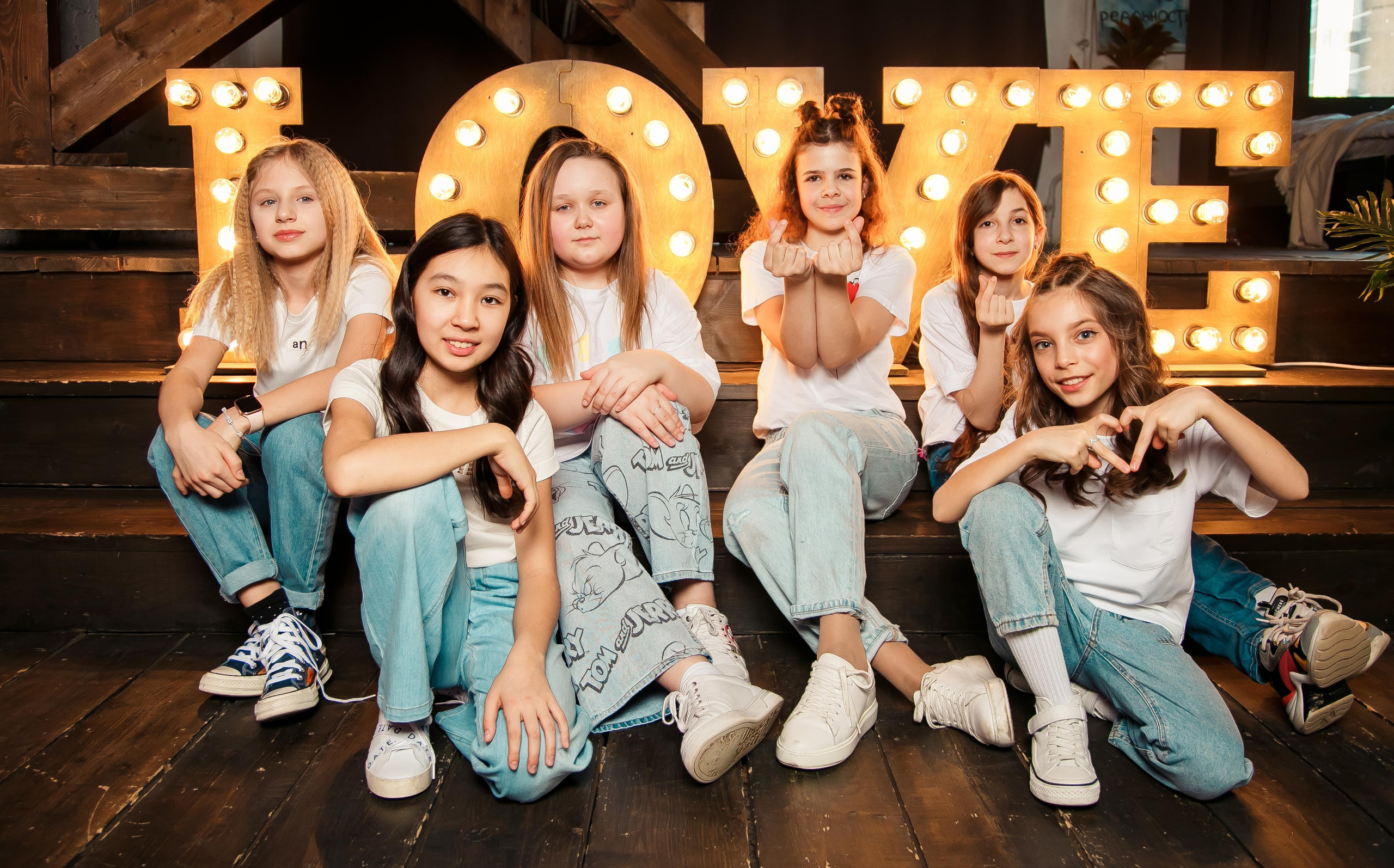 Цена на выпускные альбомы 4 класса. Выпускной альбом в Москве и Домодедово Вышка Школьный фотограф