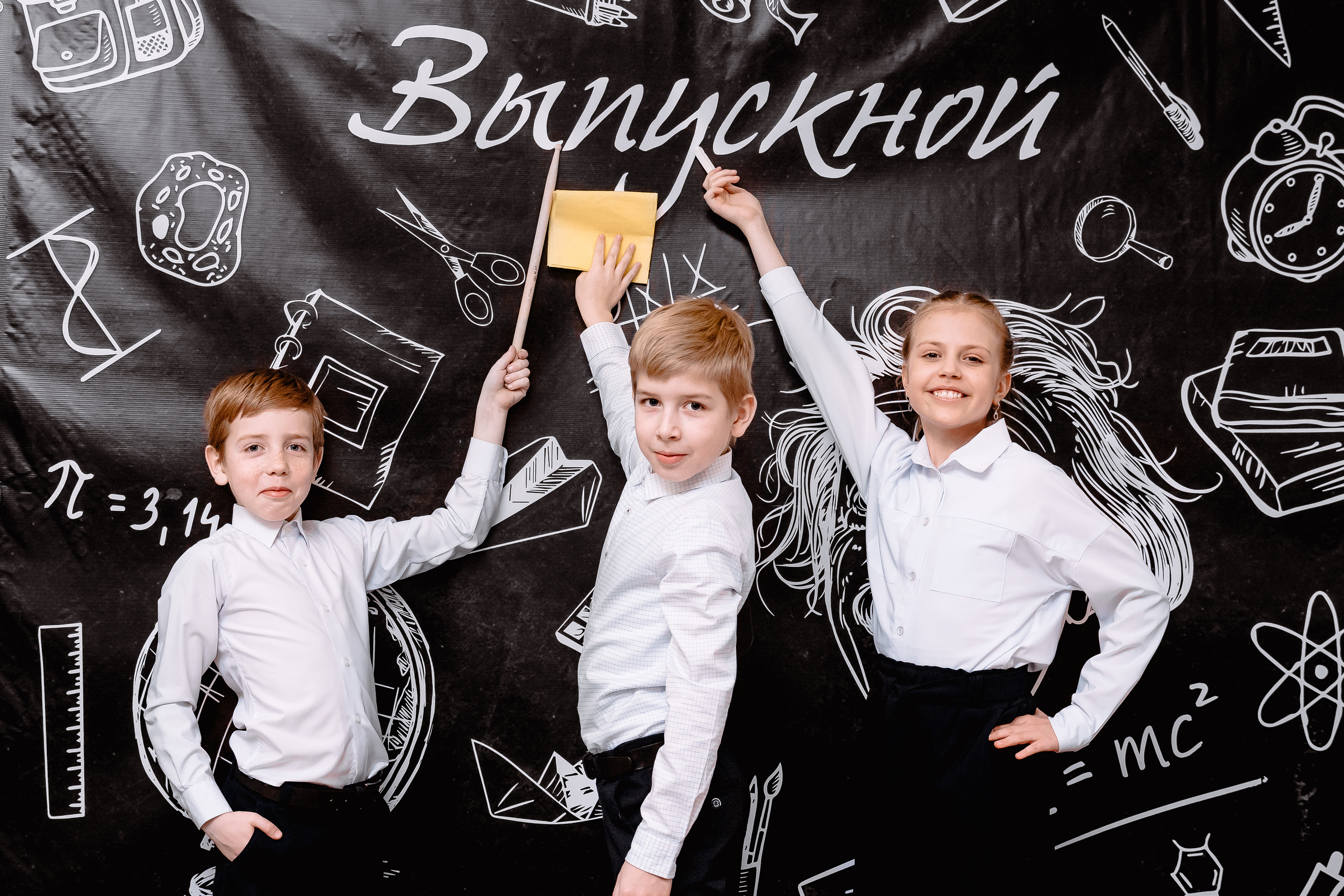 Цена на выпускные альбомы 4 класса. Выпускной альбом в Москве и Домодедово Вышка Школьный фотограф