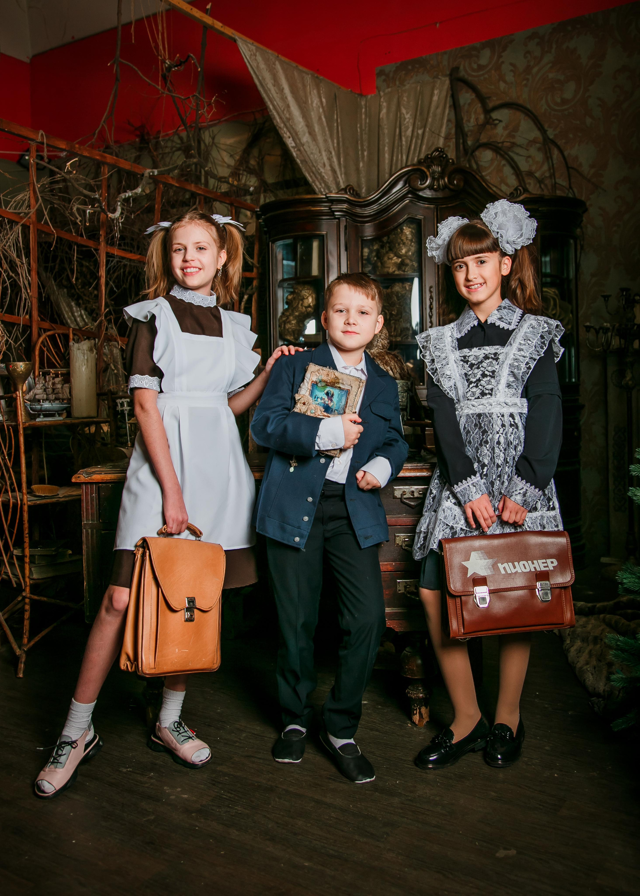 Цена на выпускные альбомы 4 класса. Выпускной альбом в Москве и Домодедово Вышка Школьный фотограф