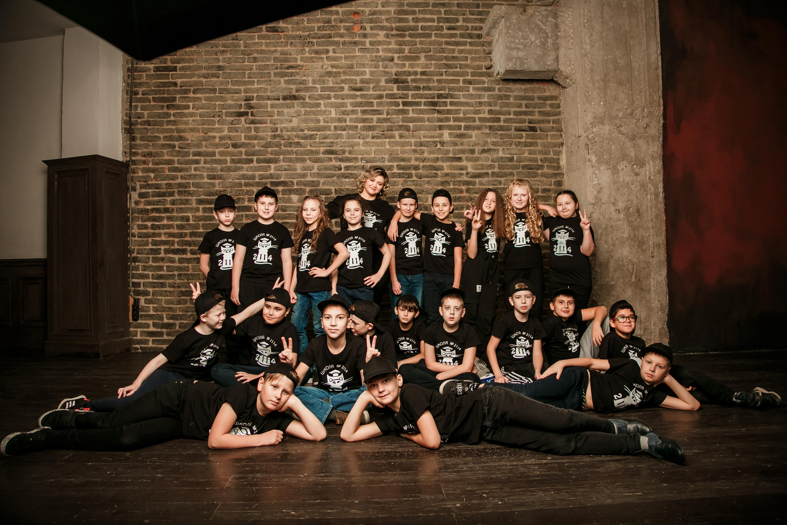 Цена на выпускные альбомы 4 класса. Выпускной альбом в Москве и Домодедово Вышка Школьный фотограф