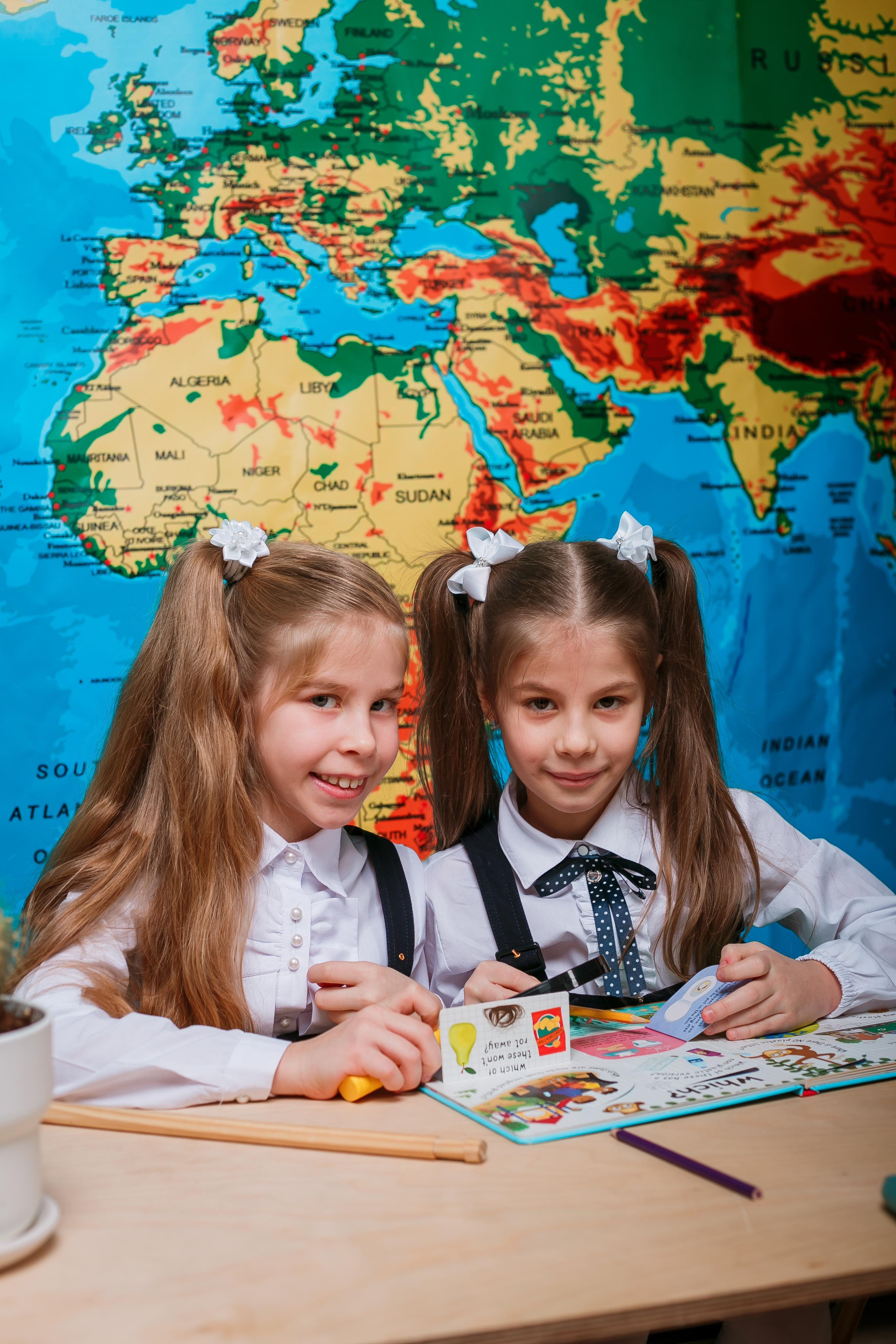 Цена на выпускные альбомы 4 класса. Выпускной альбом в Москве и Домодедово Вышка Школьный фотограф