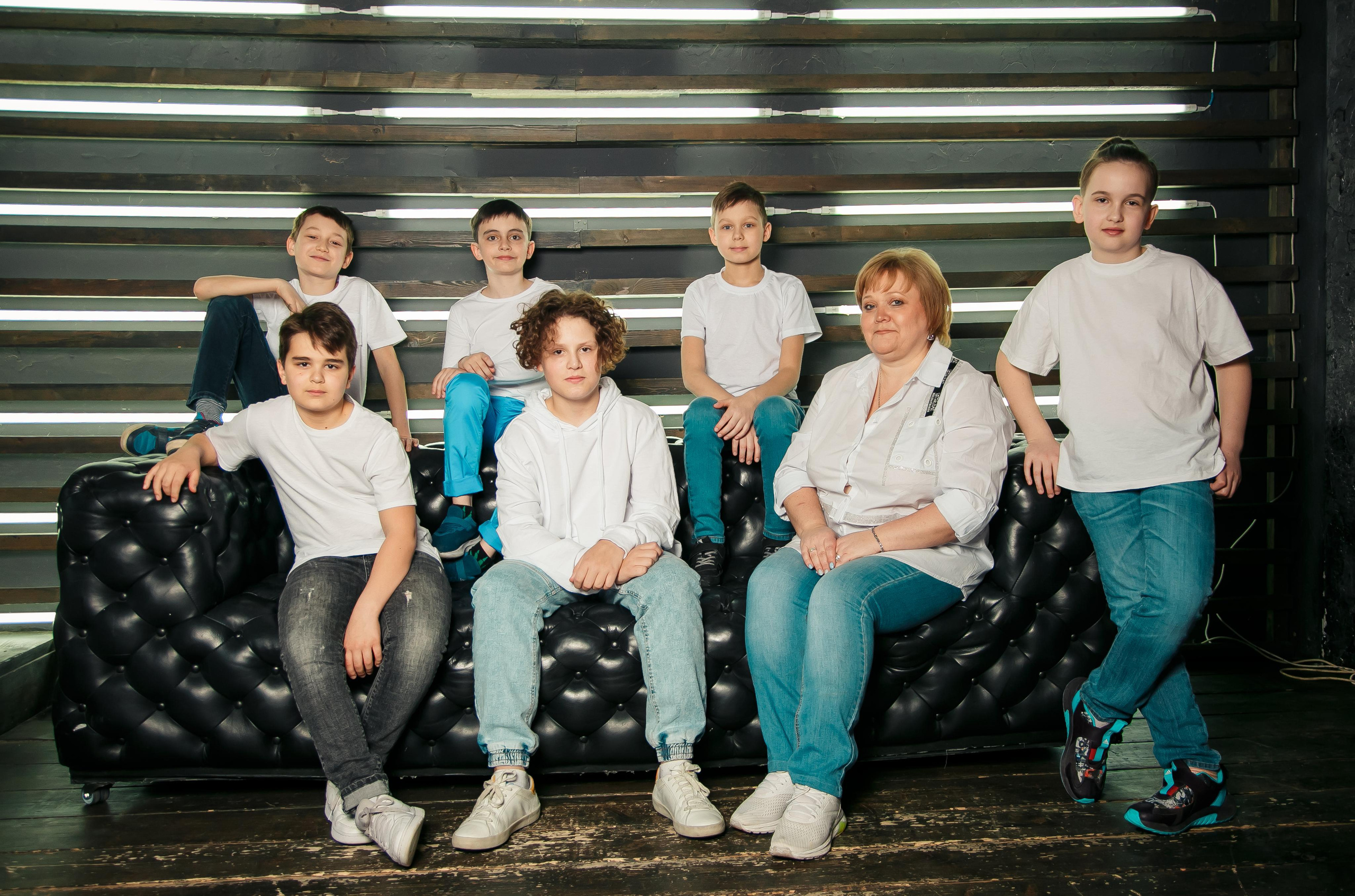 Цена на выпускные альбомы 4 класса. Выпускной альбом в Москве и Домодедово Вышка Школьный фотограф